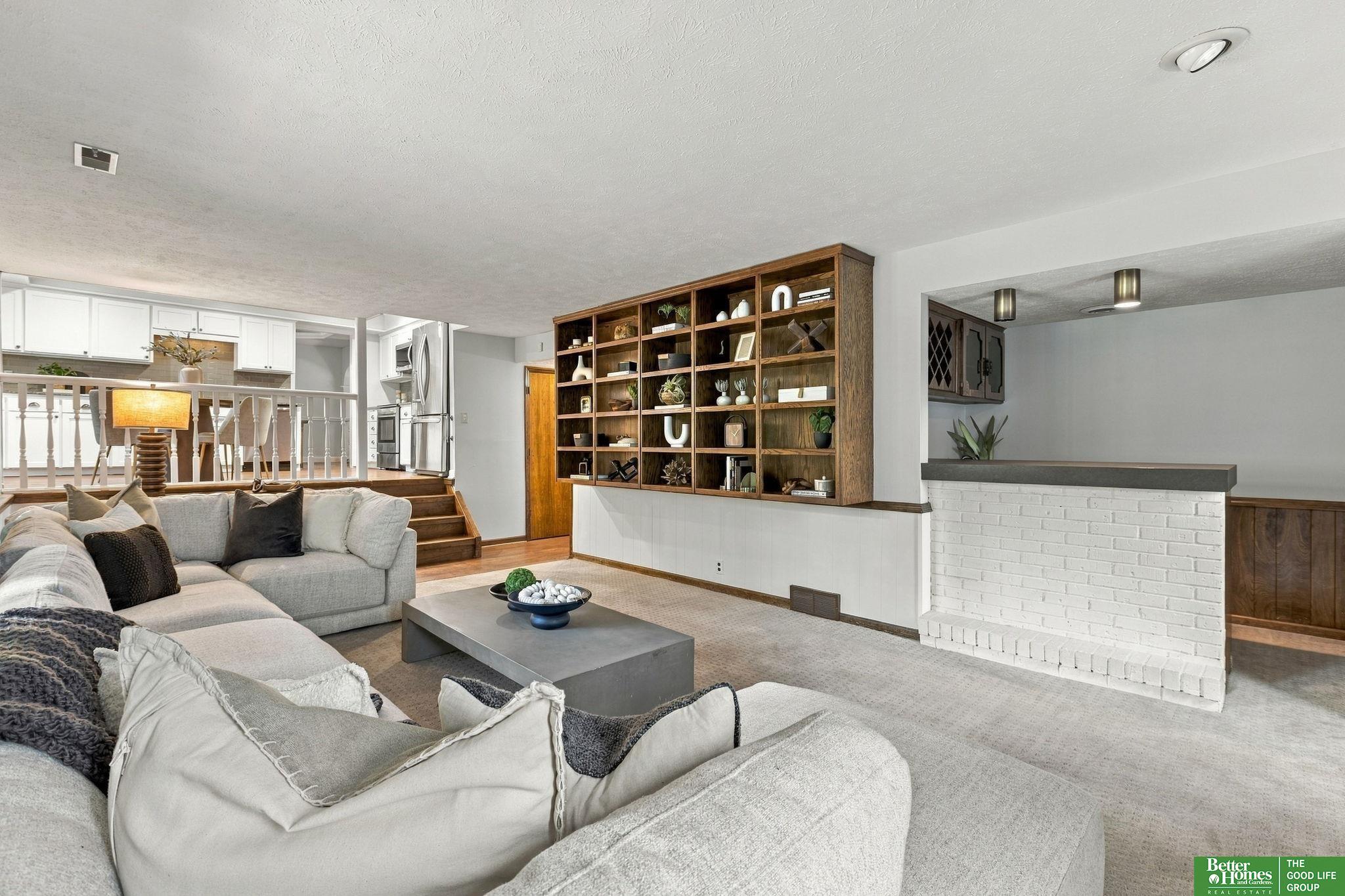 910 Wolf Lane