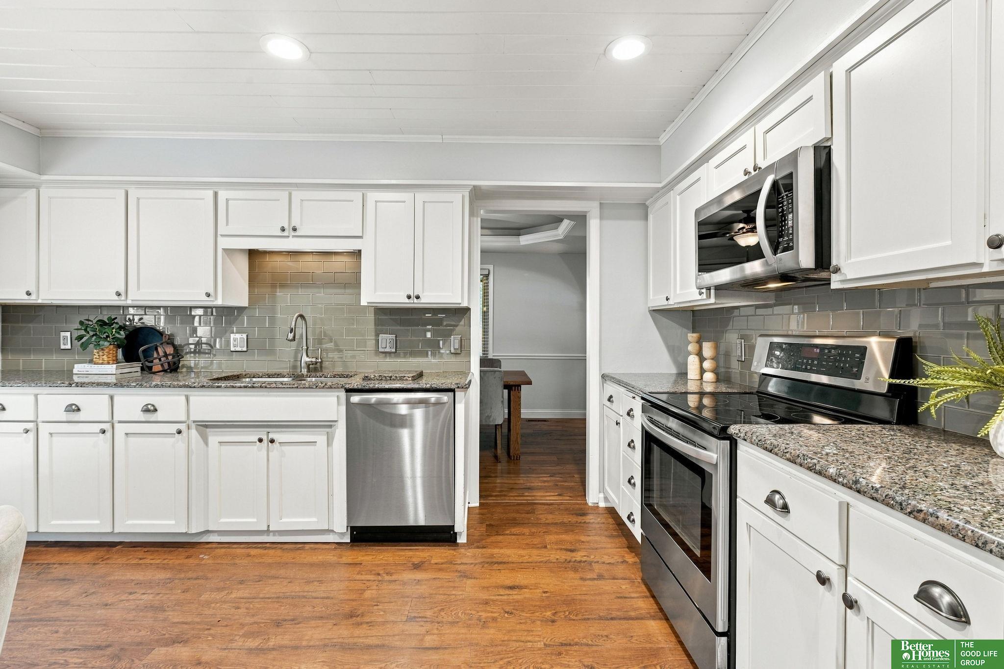 910 Wolf Lane