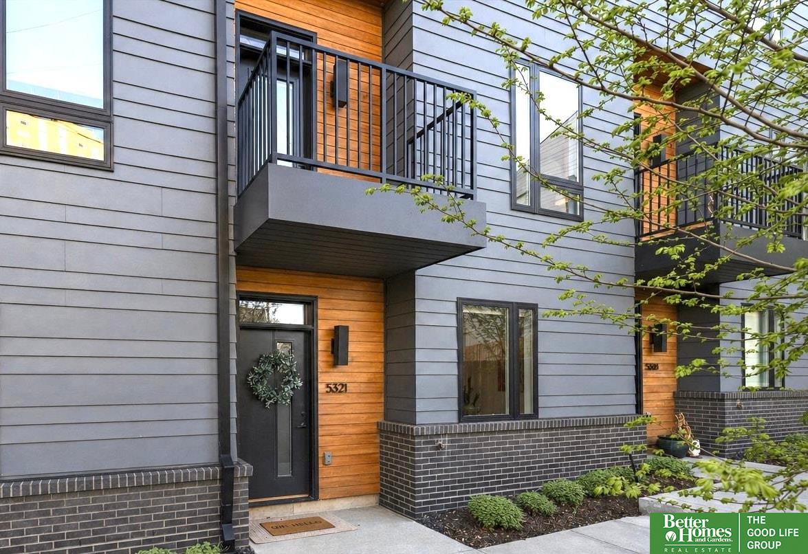 5325 Elmwood Plaza