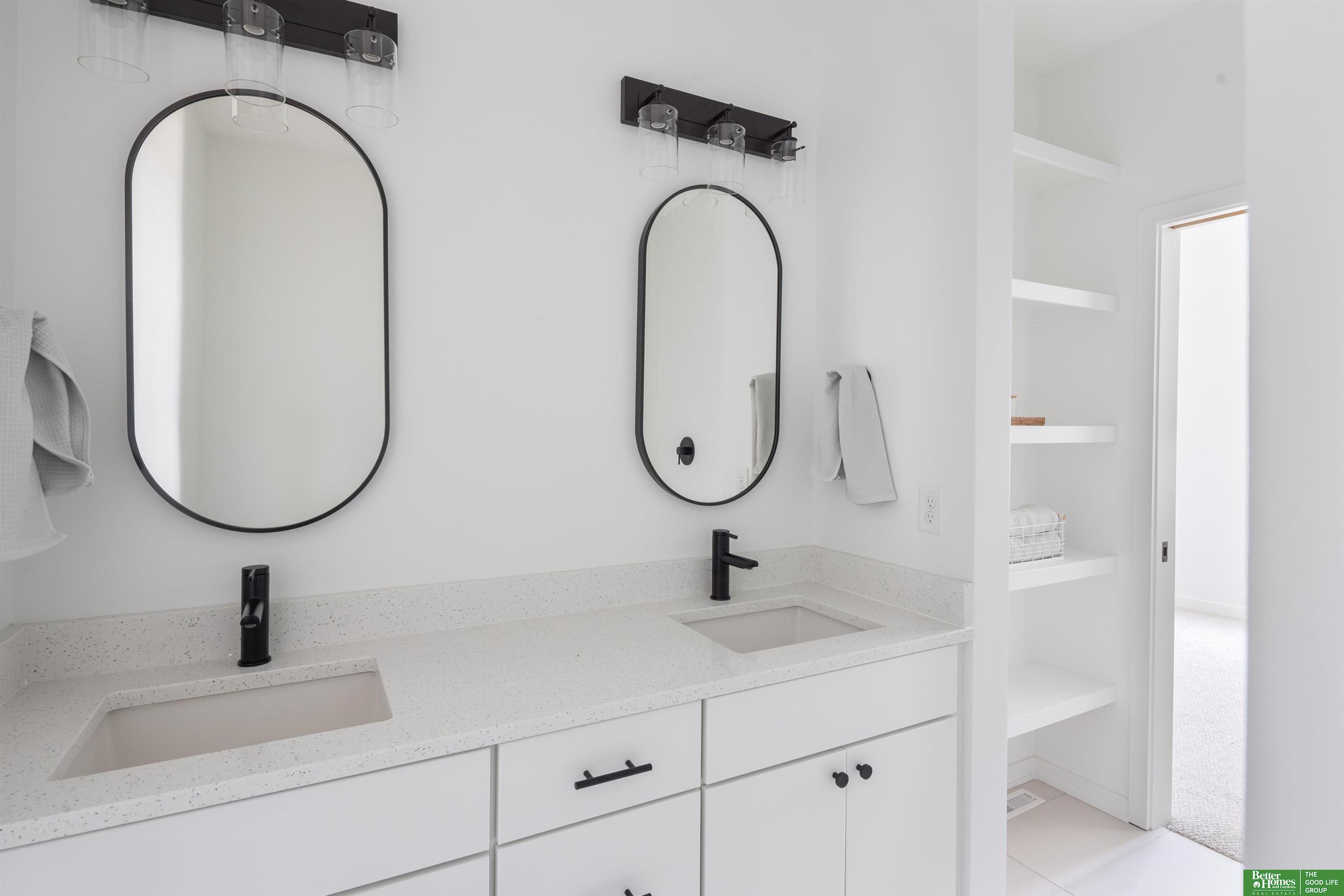 5325 Elmwood Plaza