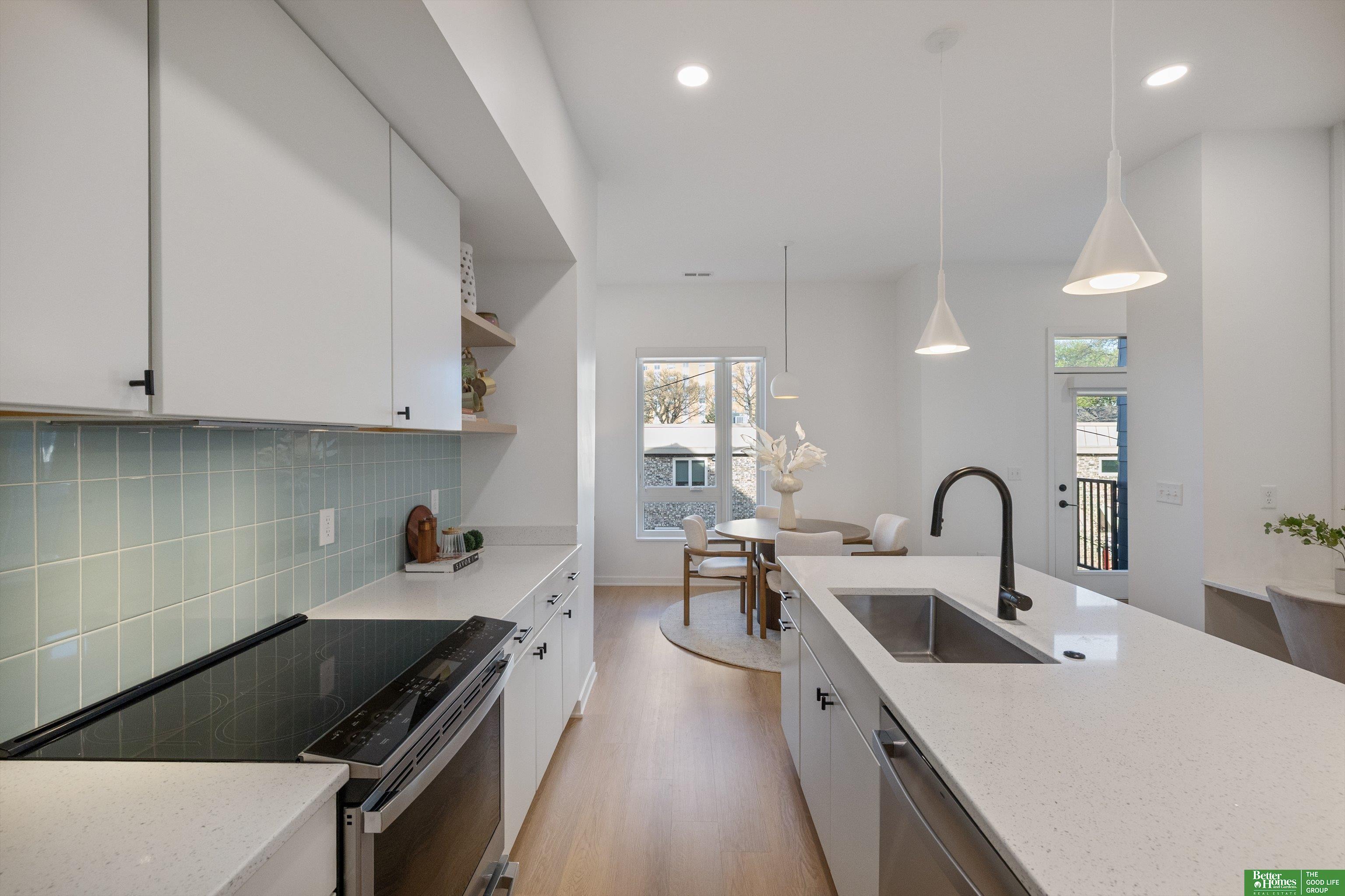 5325 Elmwood Plaza