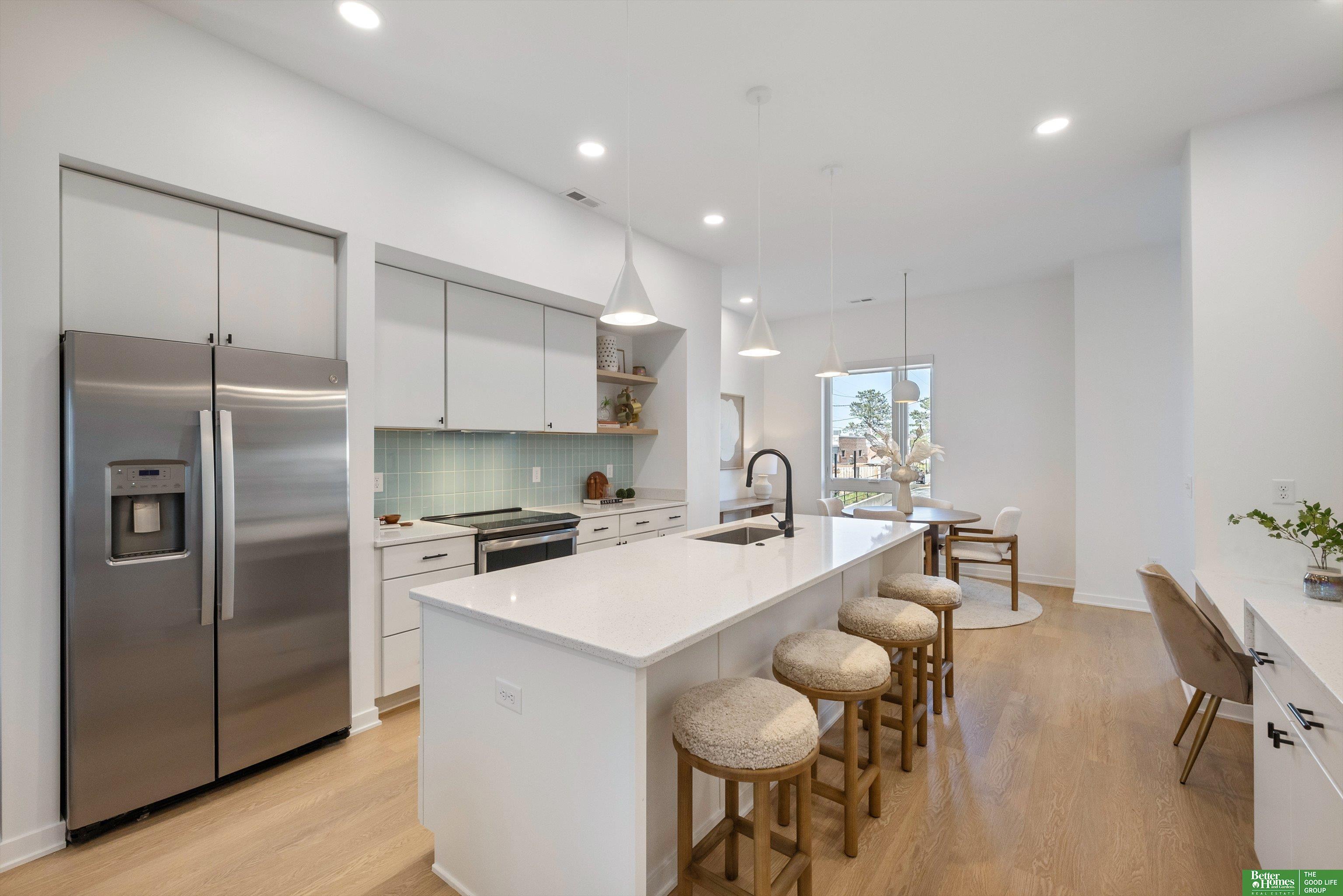 5325 Elmwood Plaza