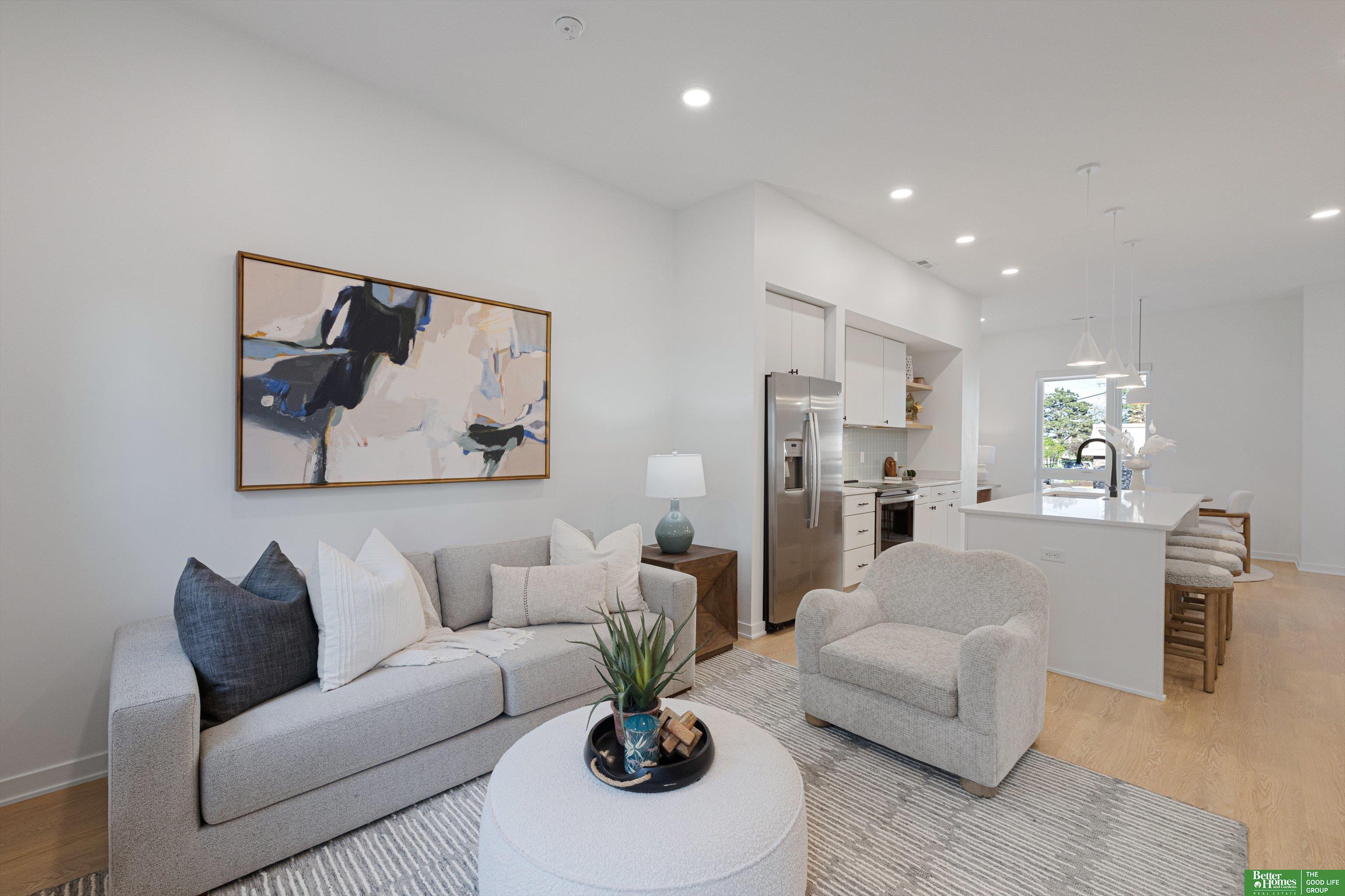 5325 Elmwood Plaza