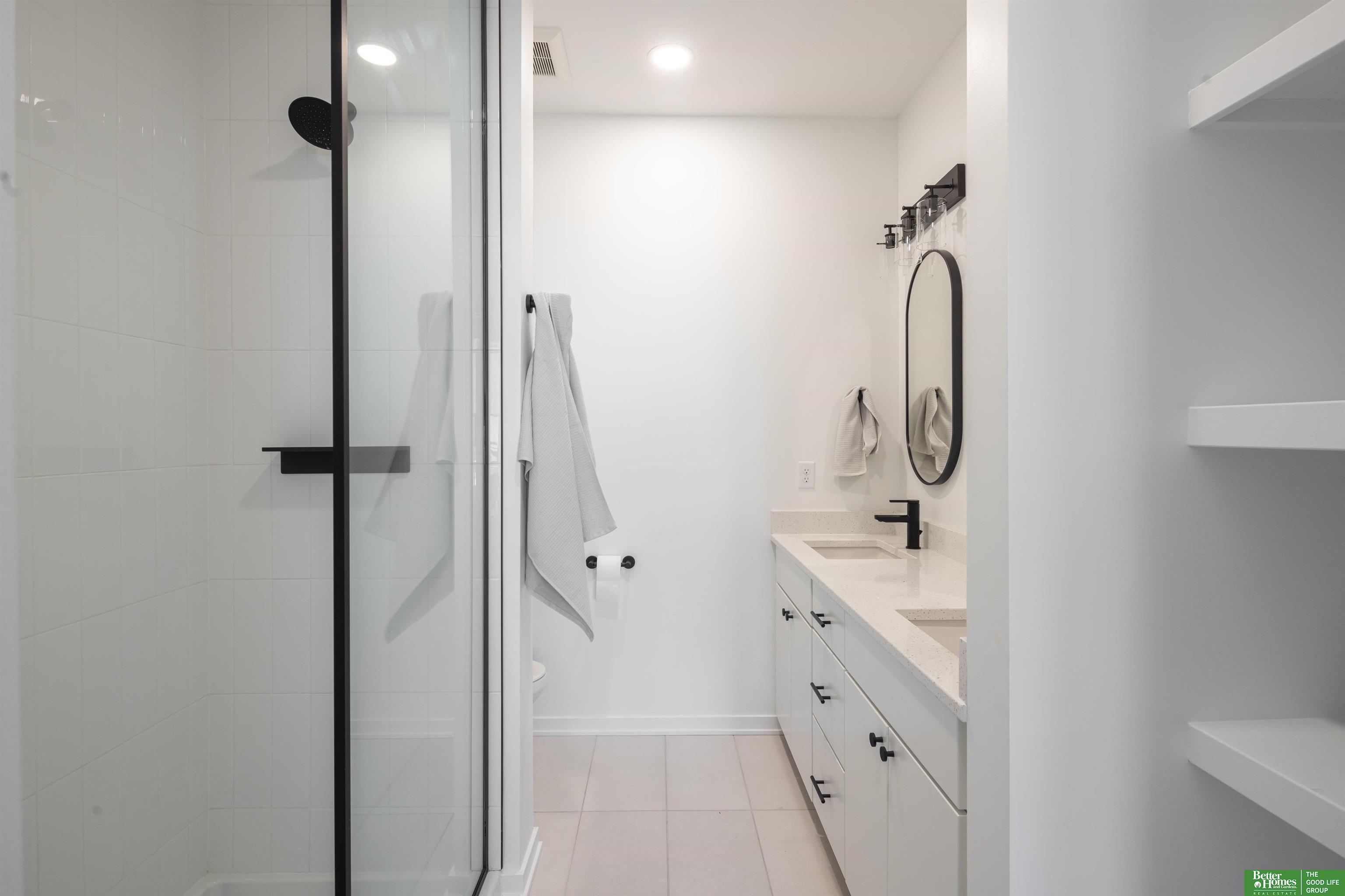 5325 Elmwood Plaza