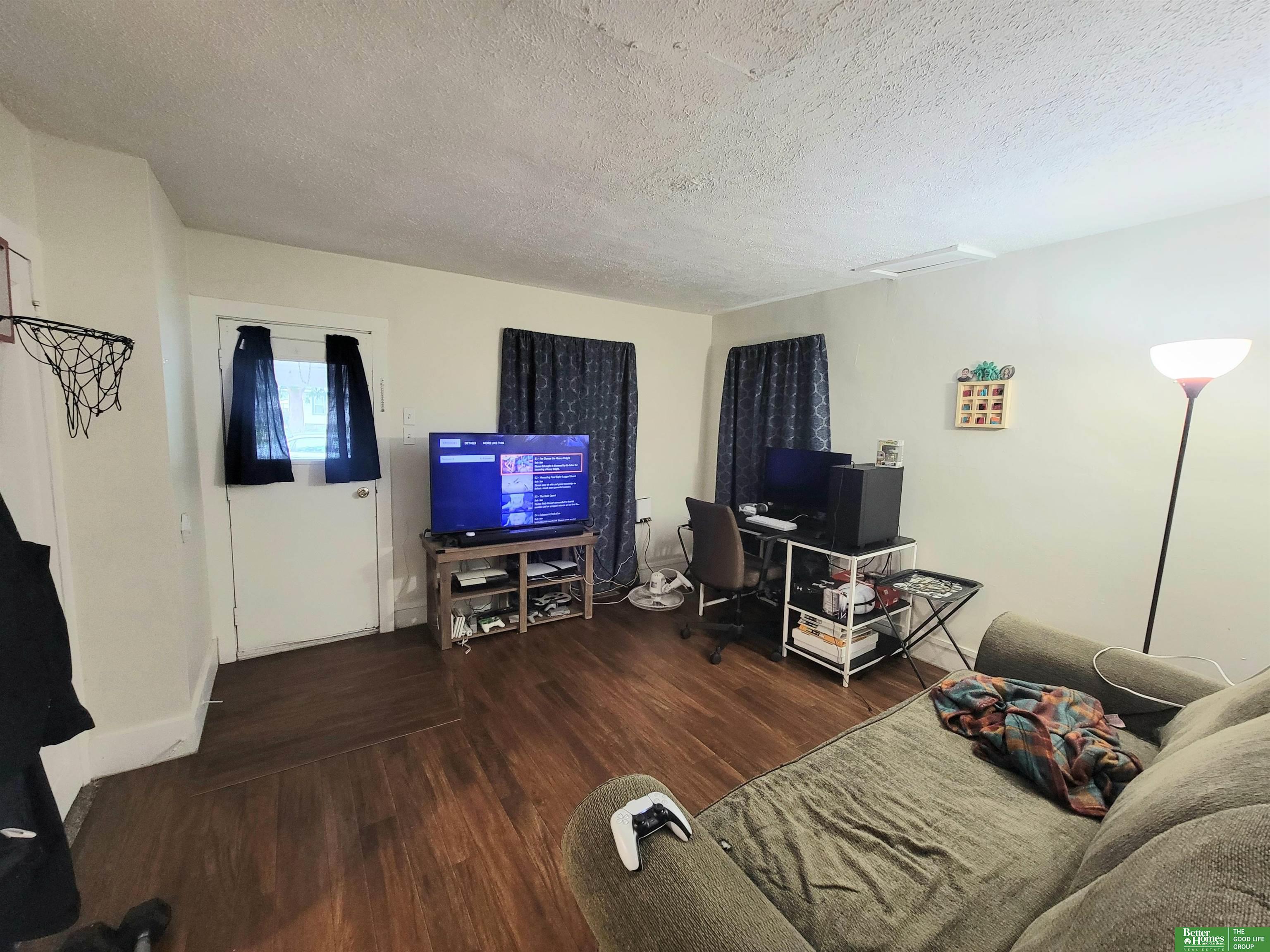 232 E 16th Street
