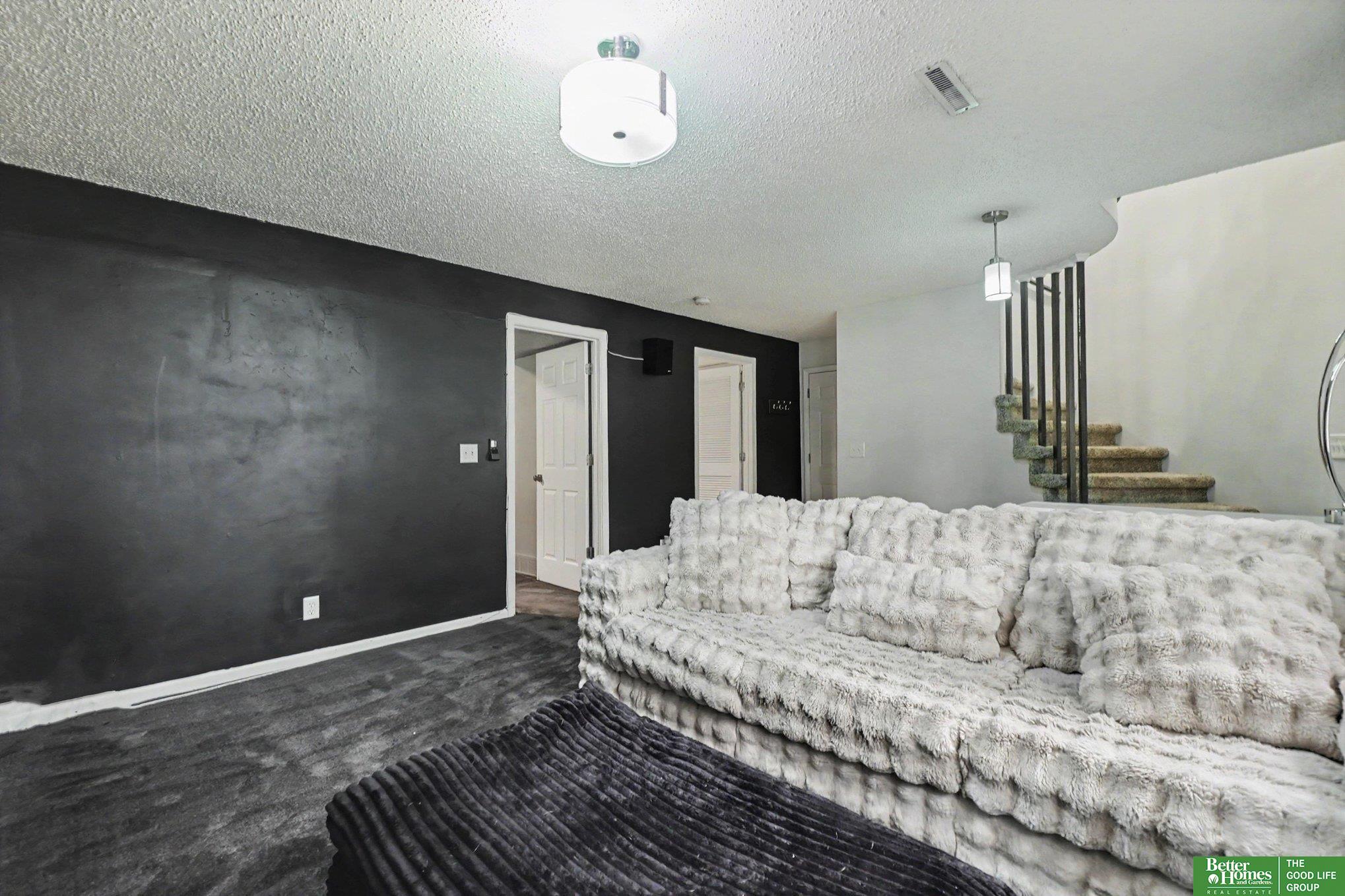 11123 Crown Point Avenue