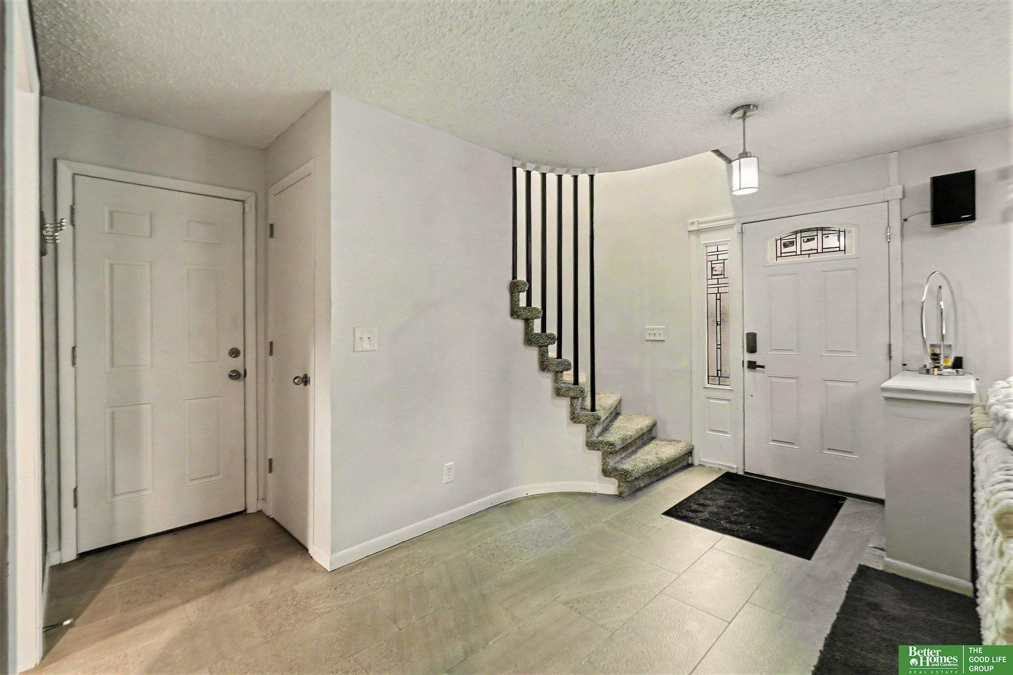 11123 Crown Point Avenue