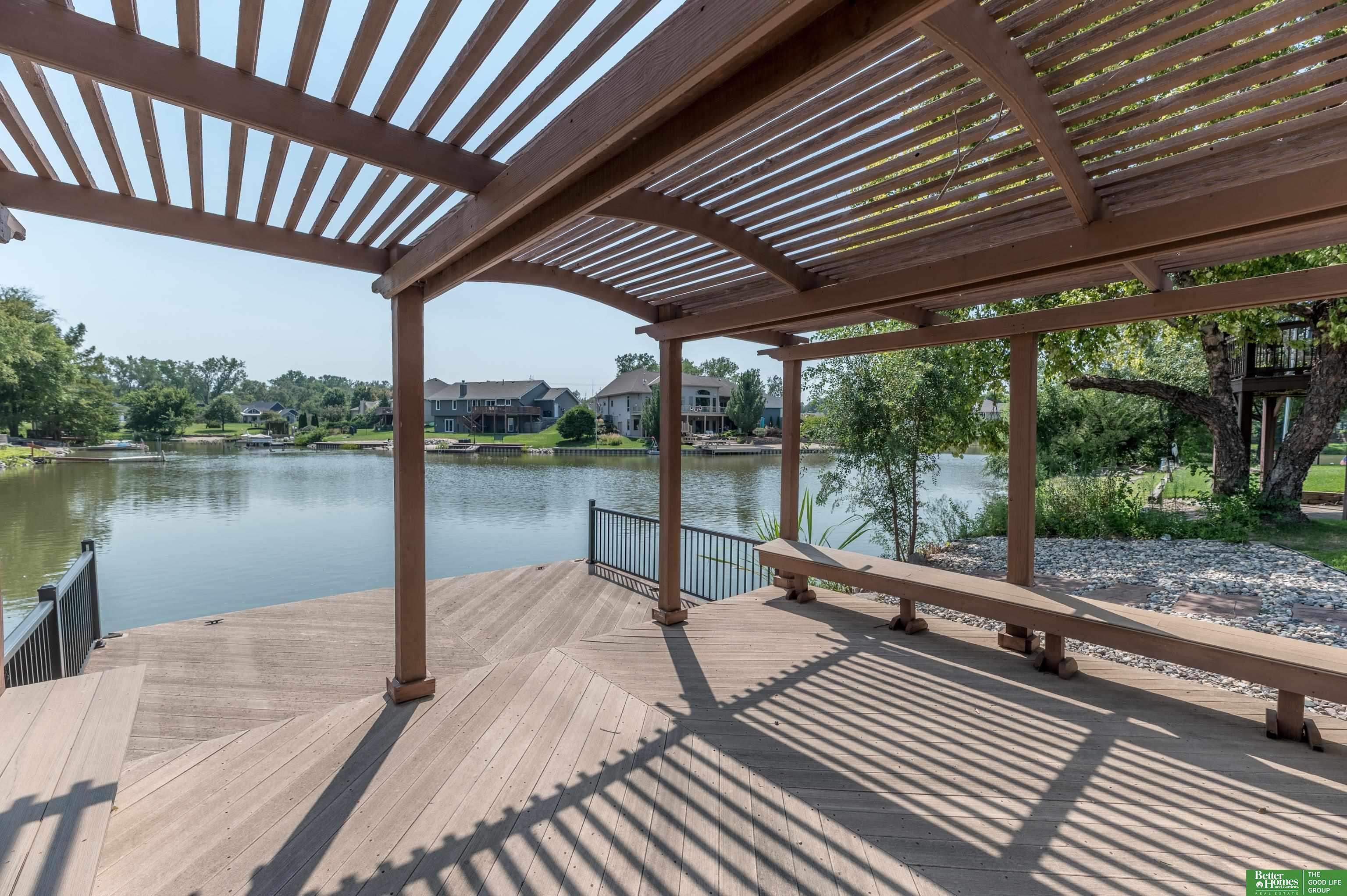 2713 Lakeview Circle