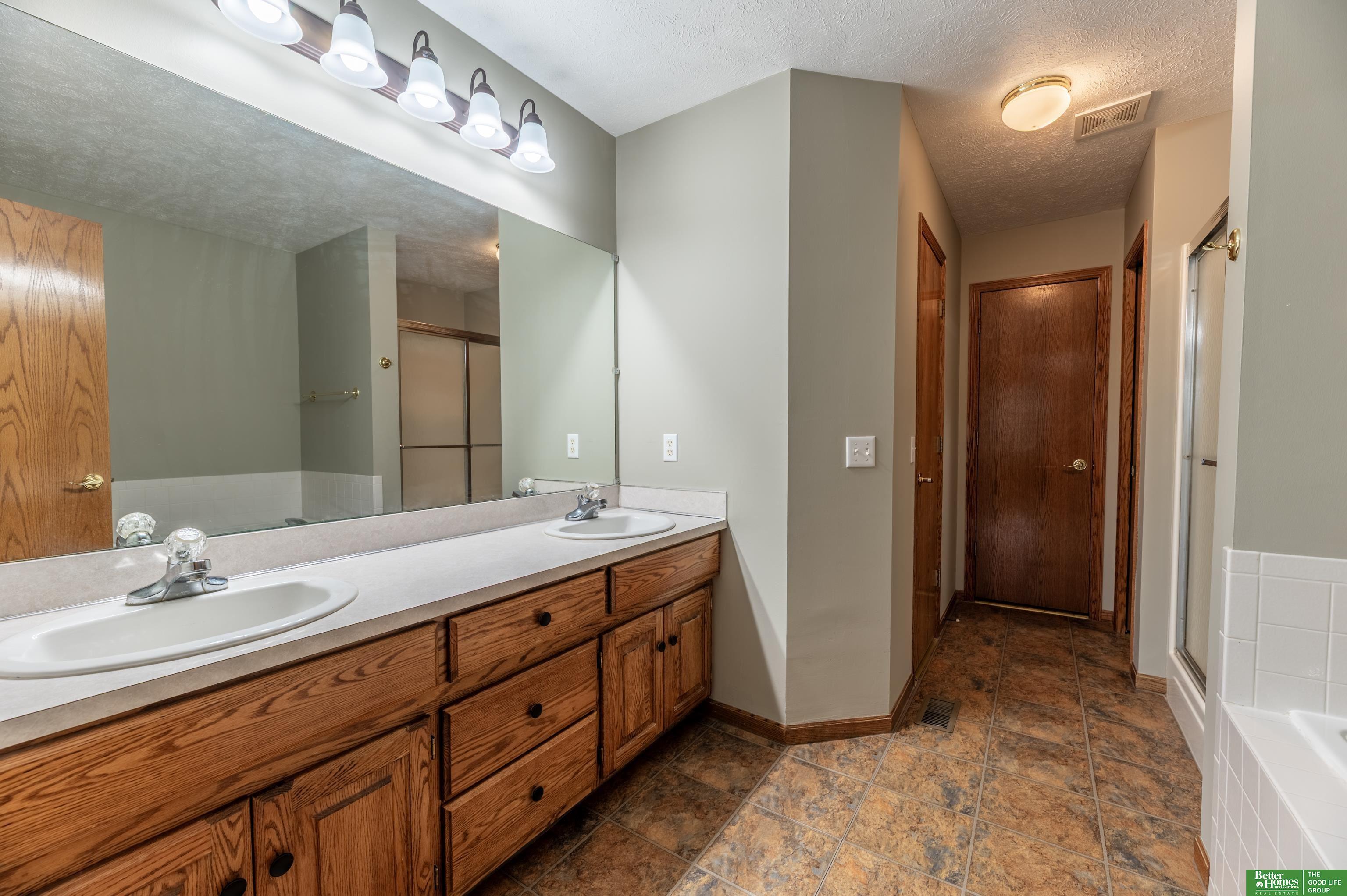 2713 Lakeview Circle