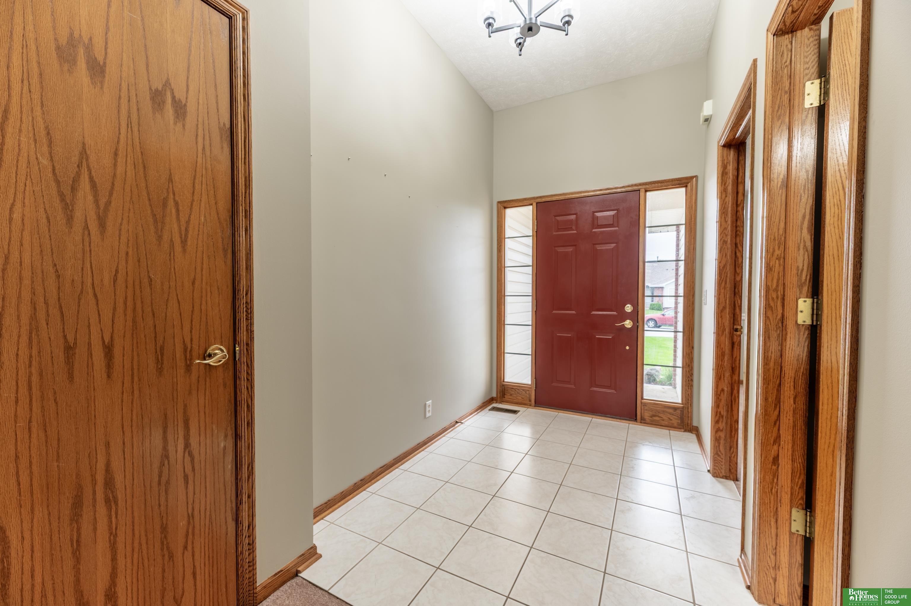 2713 Lakeview Circle