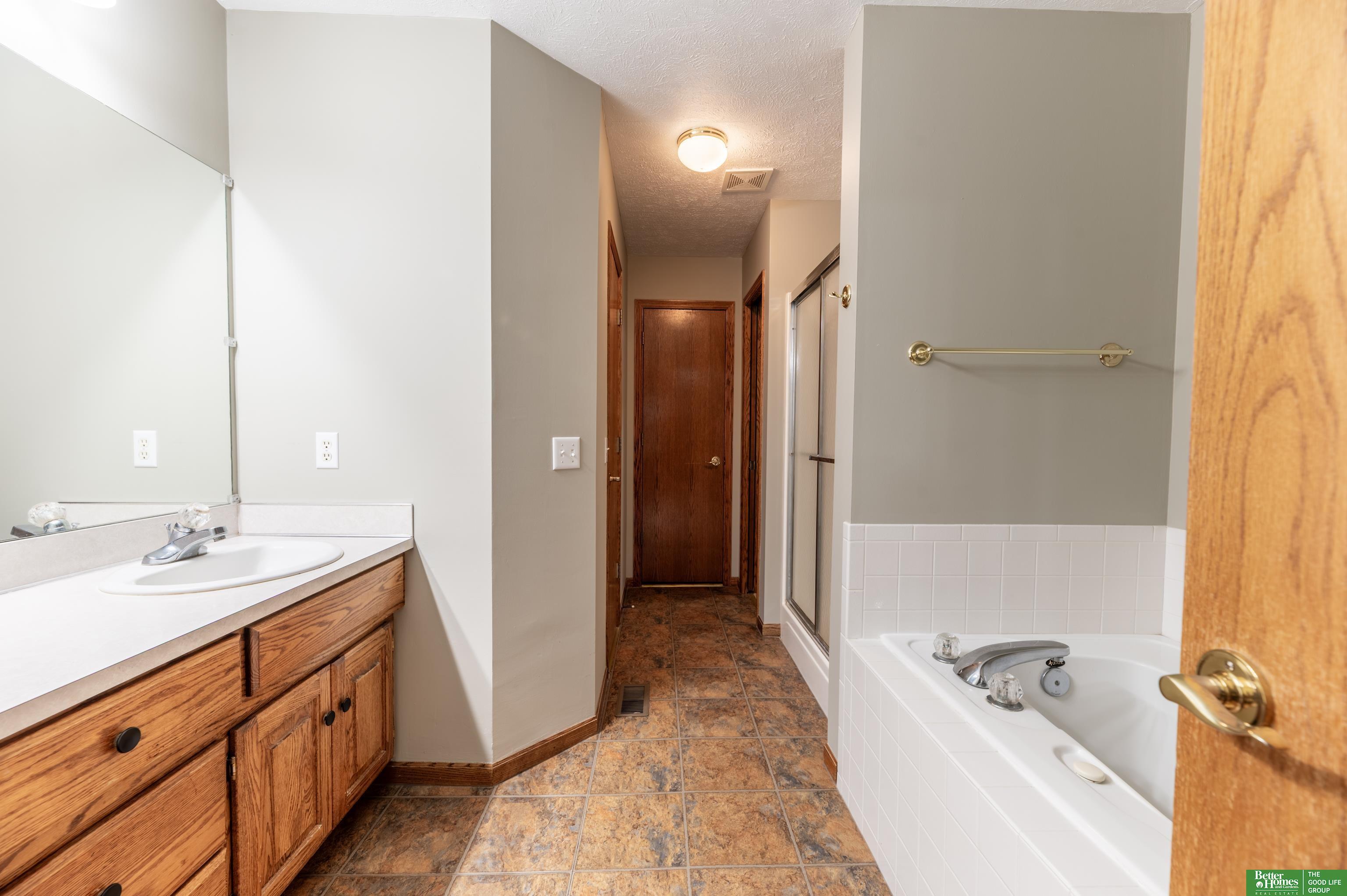 2713 Lakeview Circle