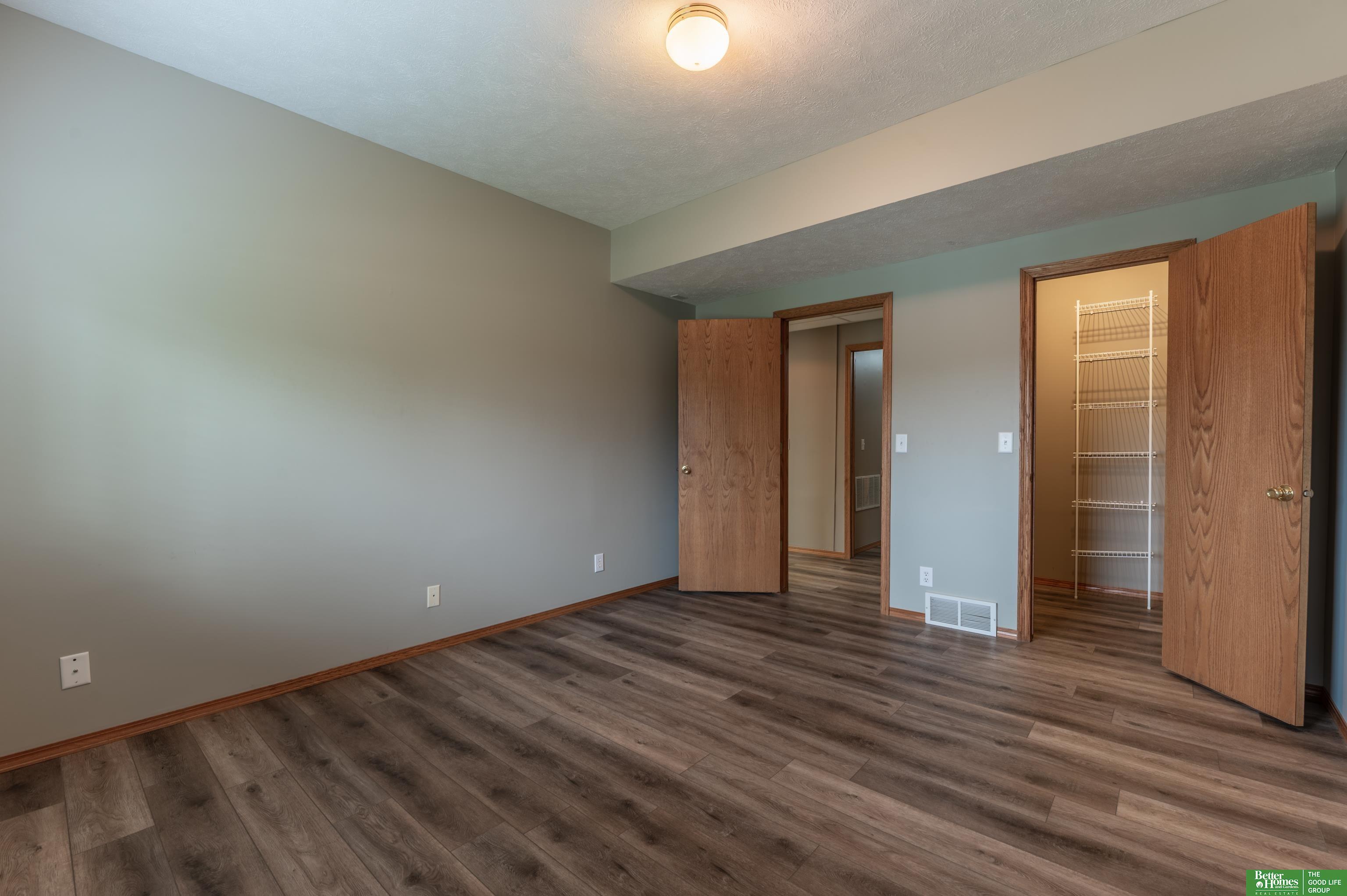2713 Lakeview Circle