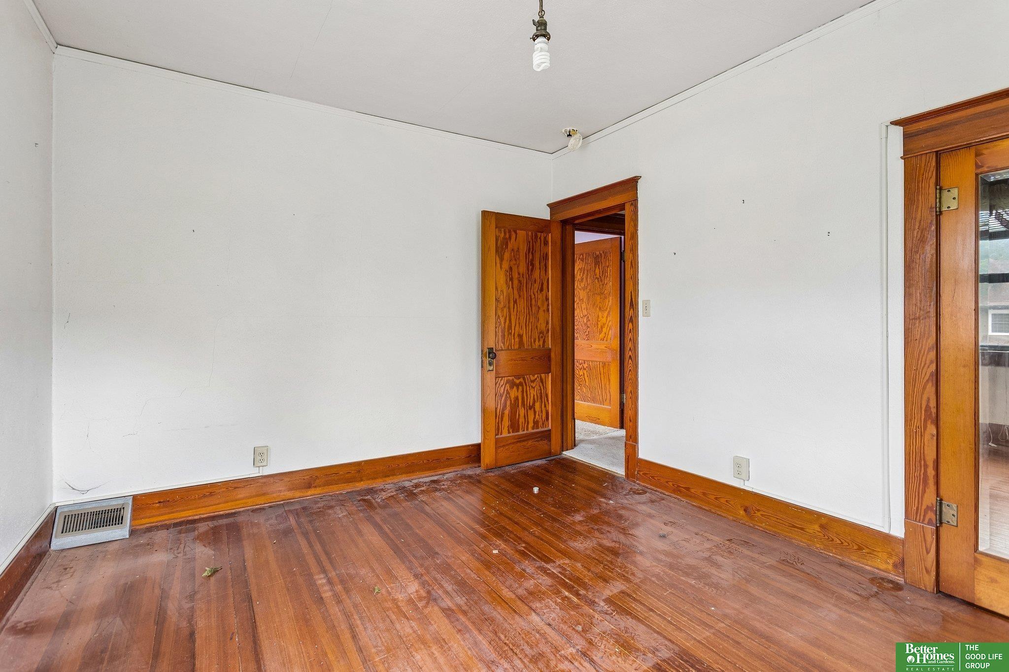 109 S Davis Avenue