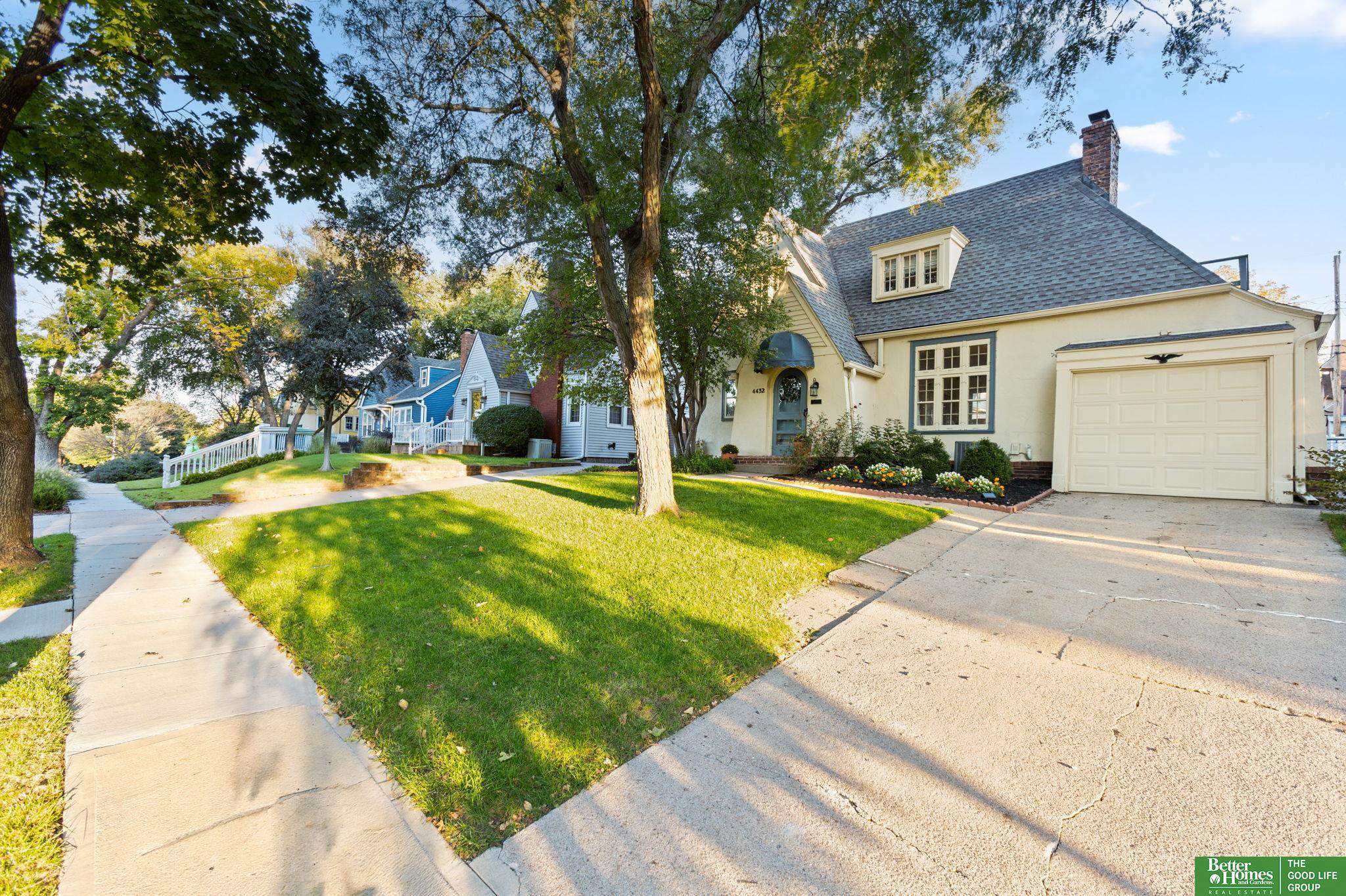 4432 Pine Street