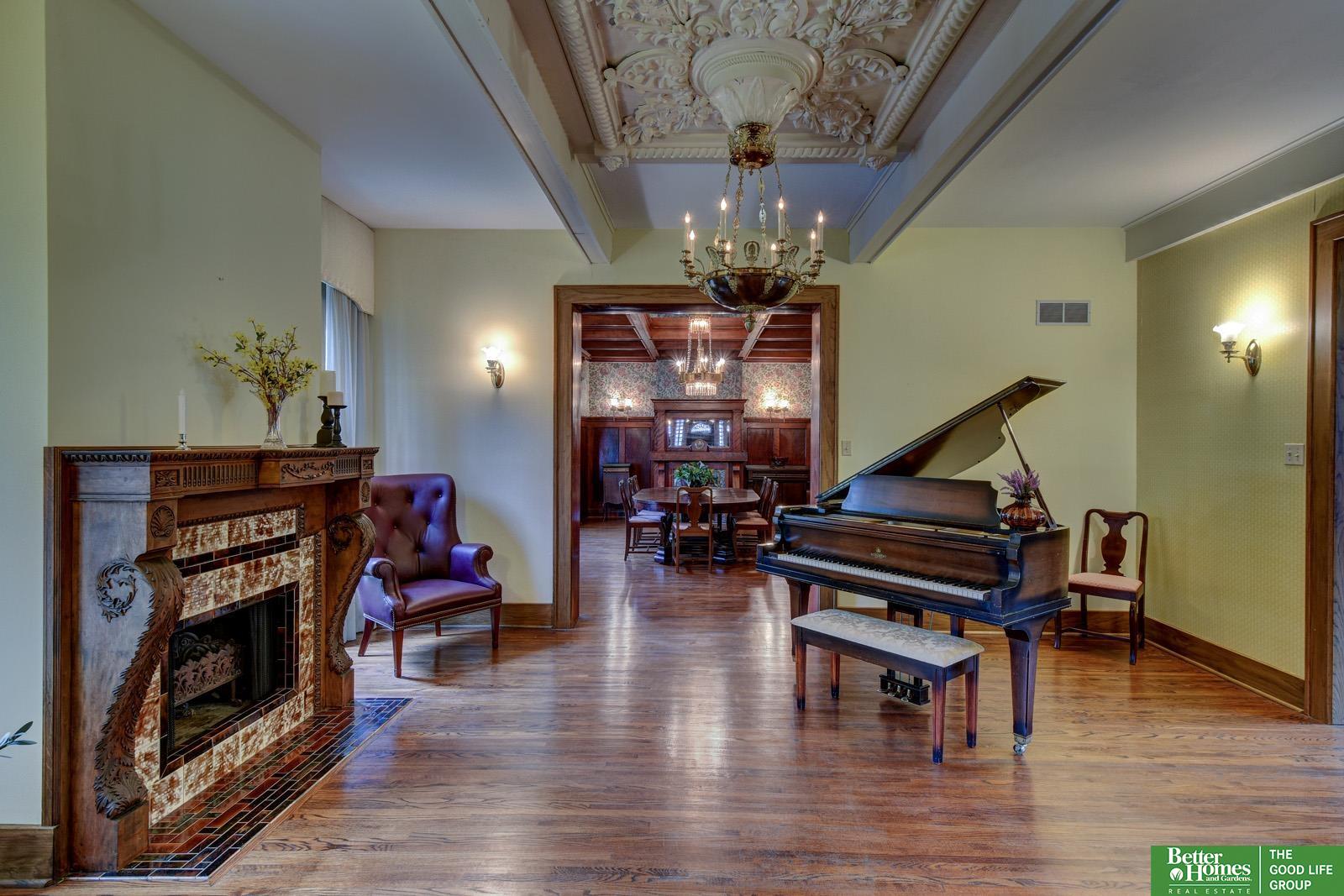 234 W 10th Street