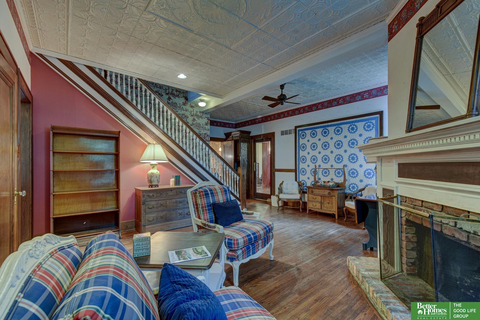 234 W 10th Street