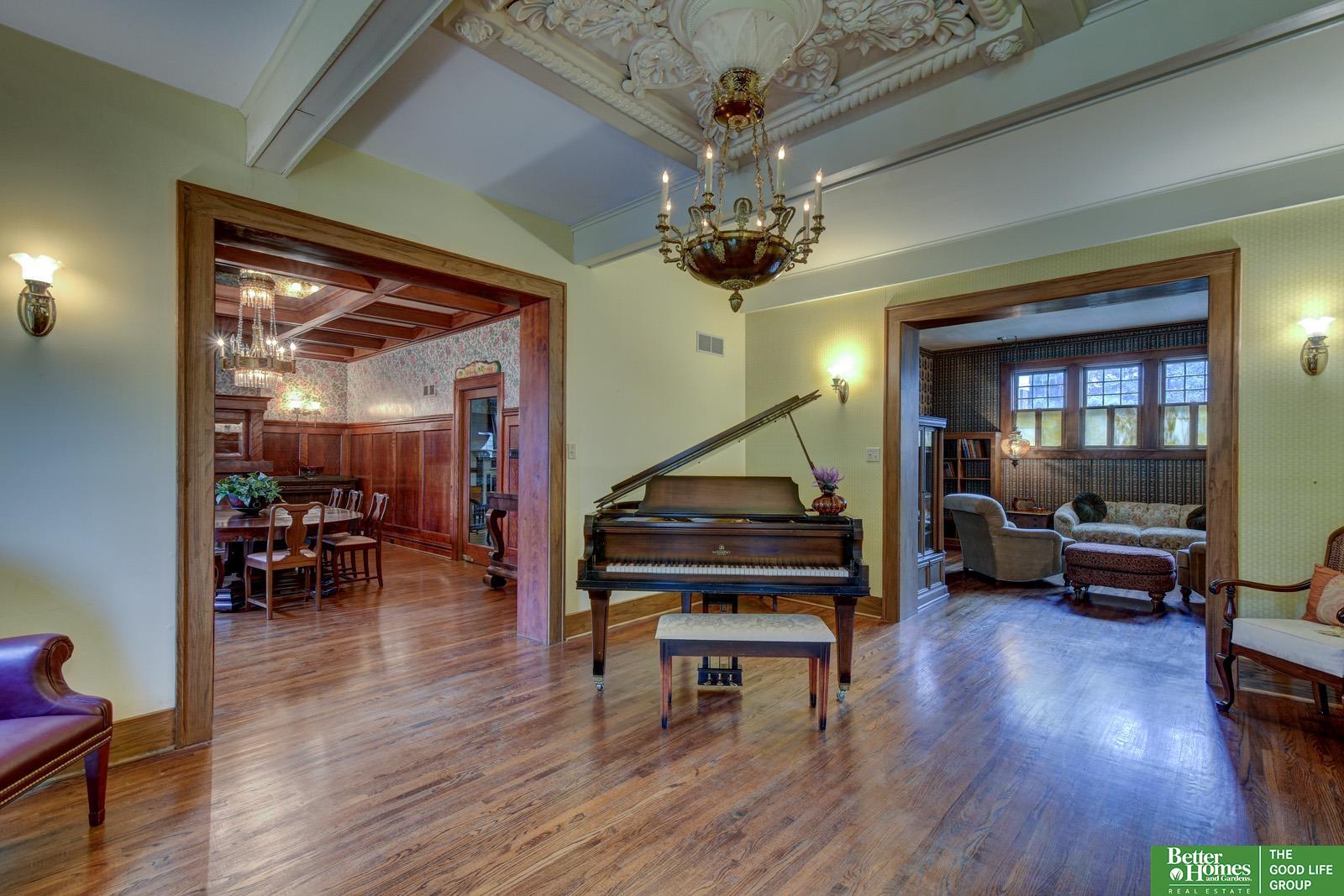 234 W 10th Street