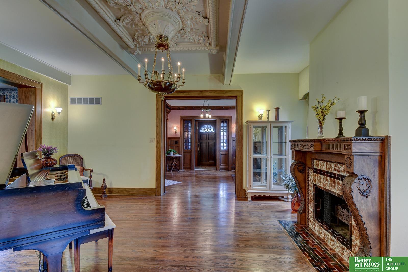 234 W 10th Street