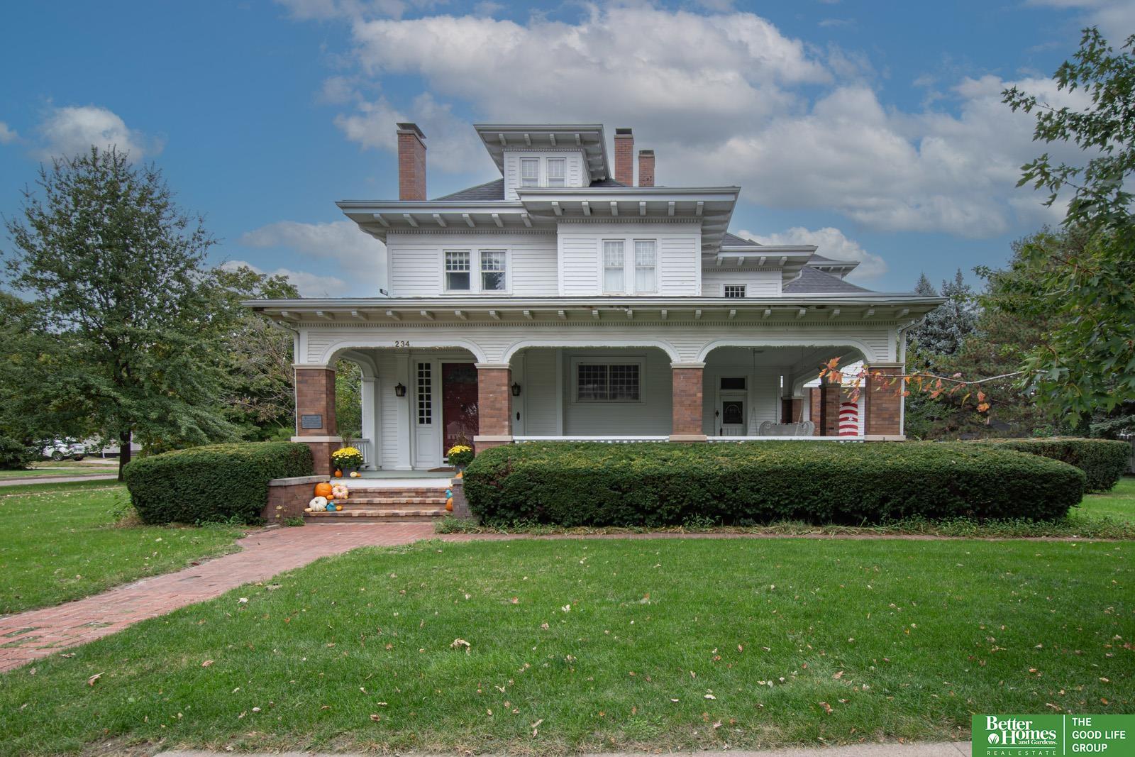 234 W 10th Street