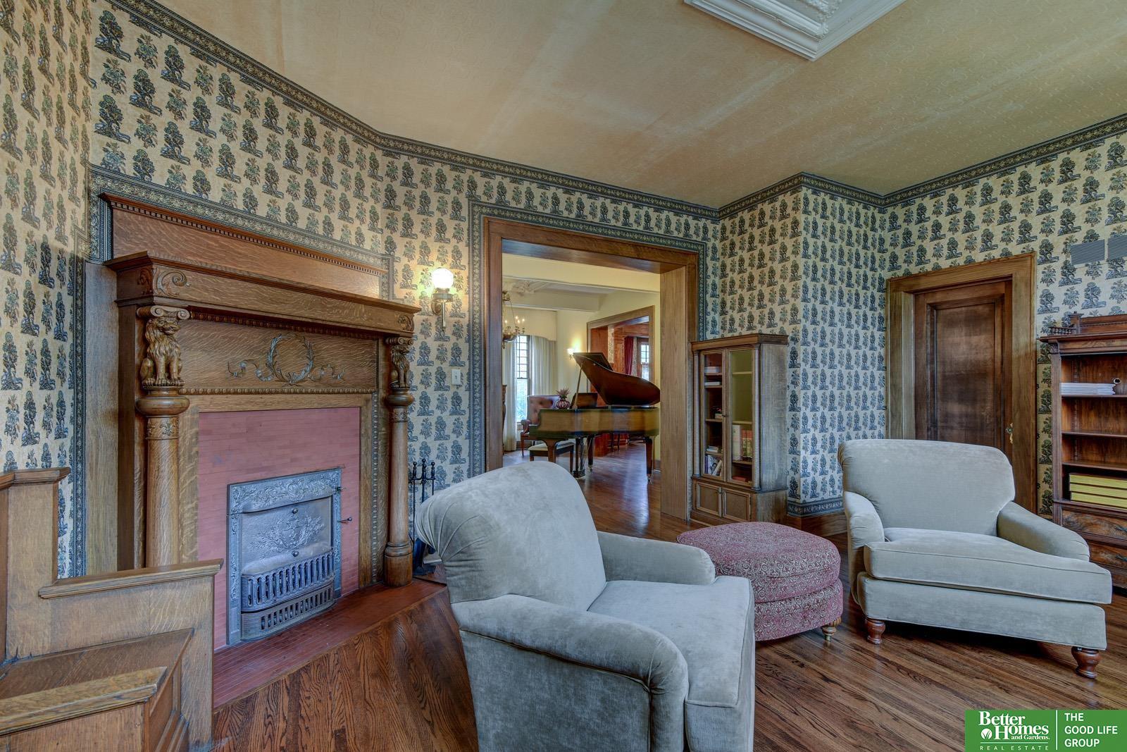 234 W 10th Street