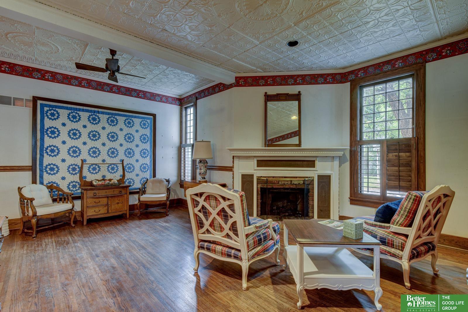 234 W 10th Street