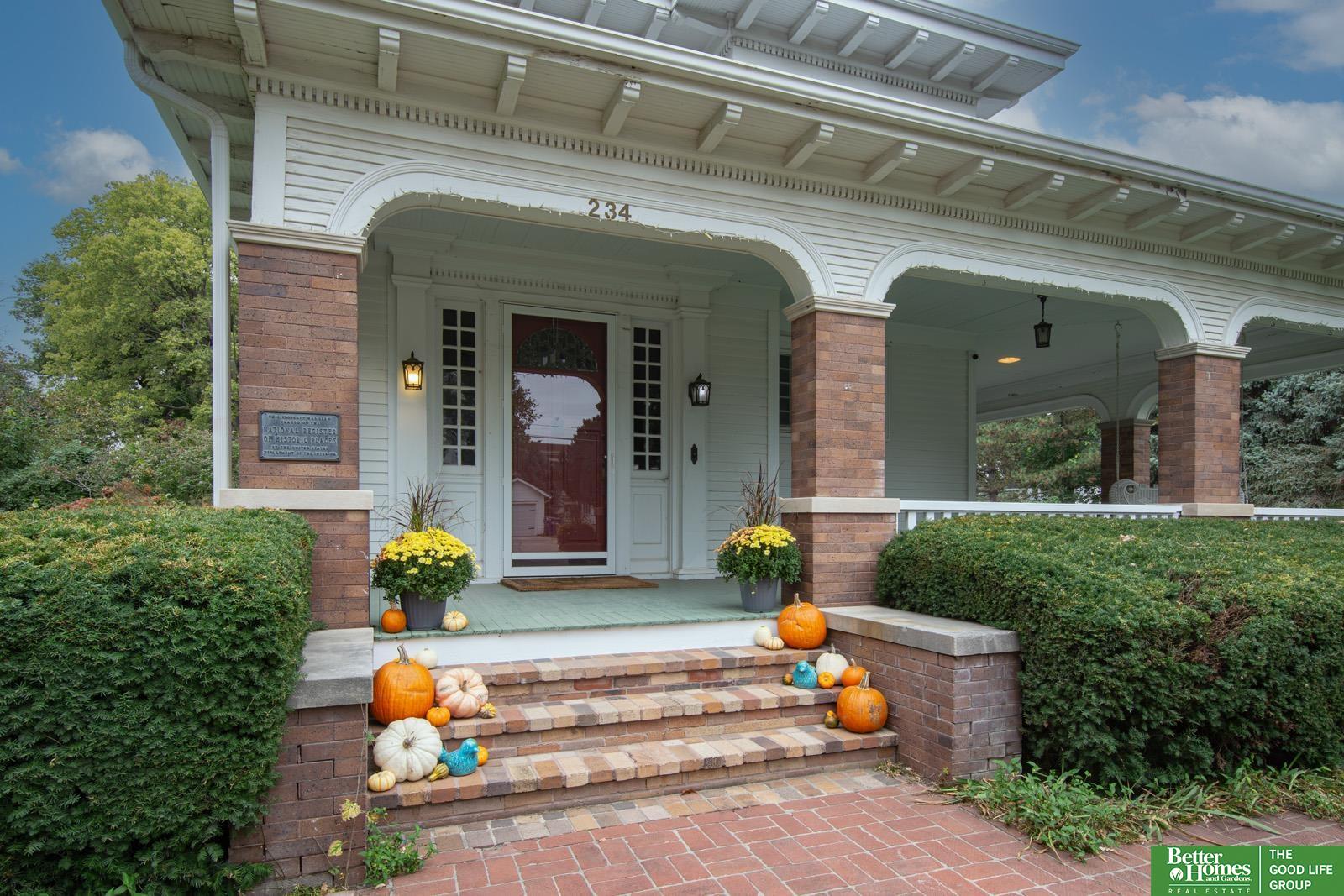 234 W 10th Street