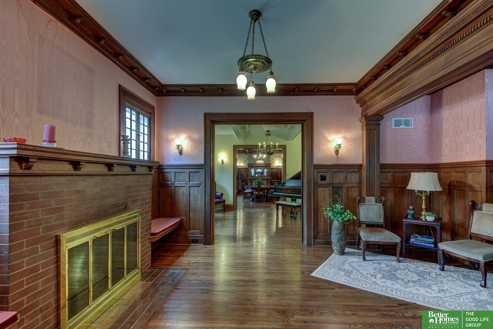 234 W 10th Street