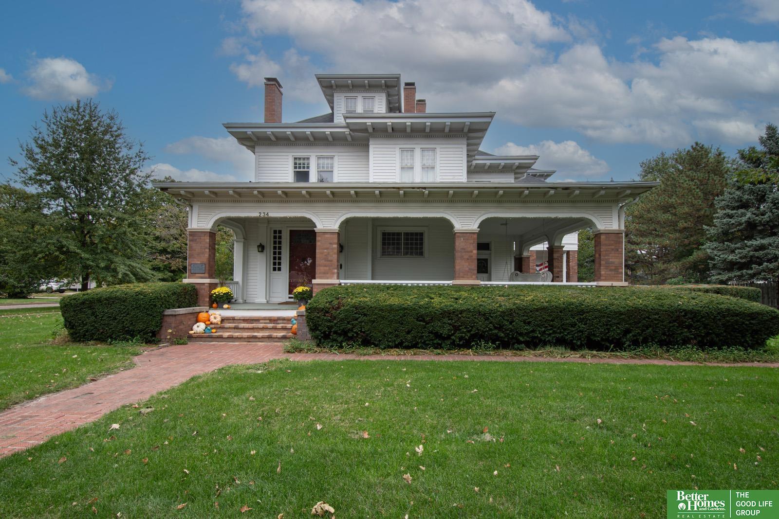 234 W 10th Street