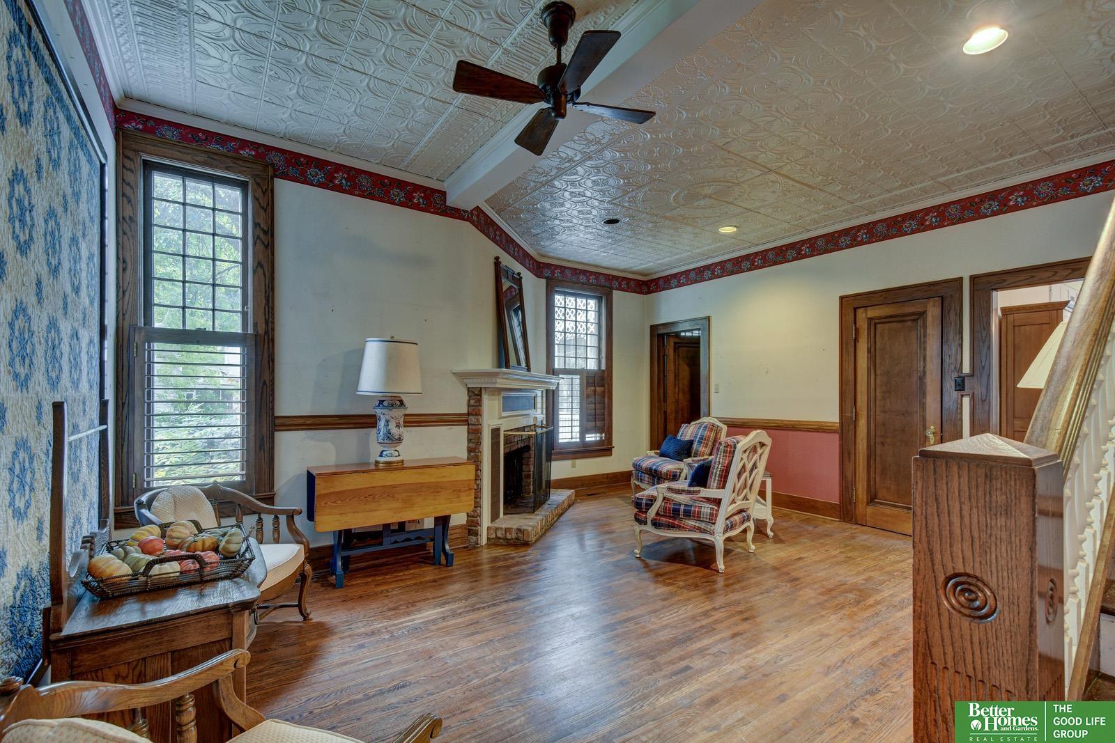 234 W 10th Street