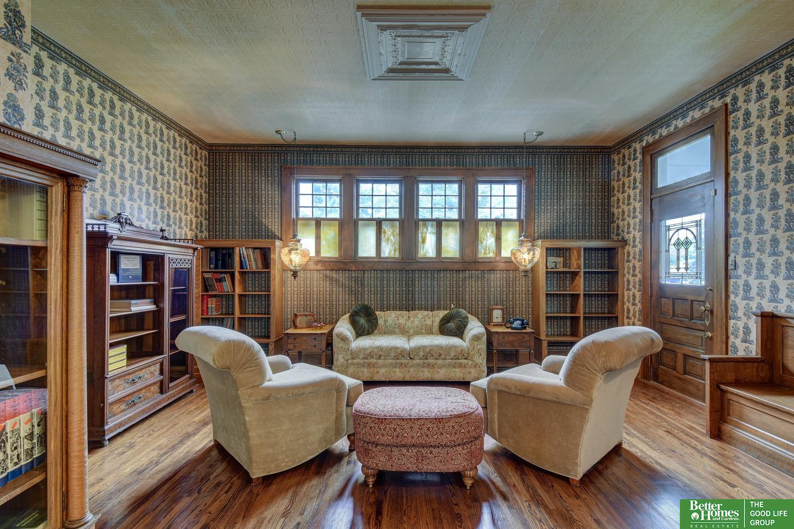 234 W 10th Street
