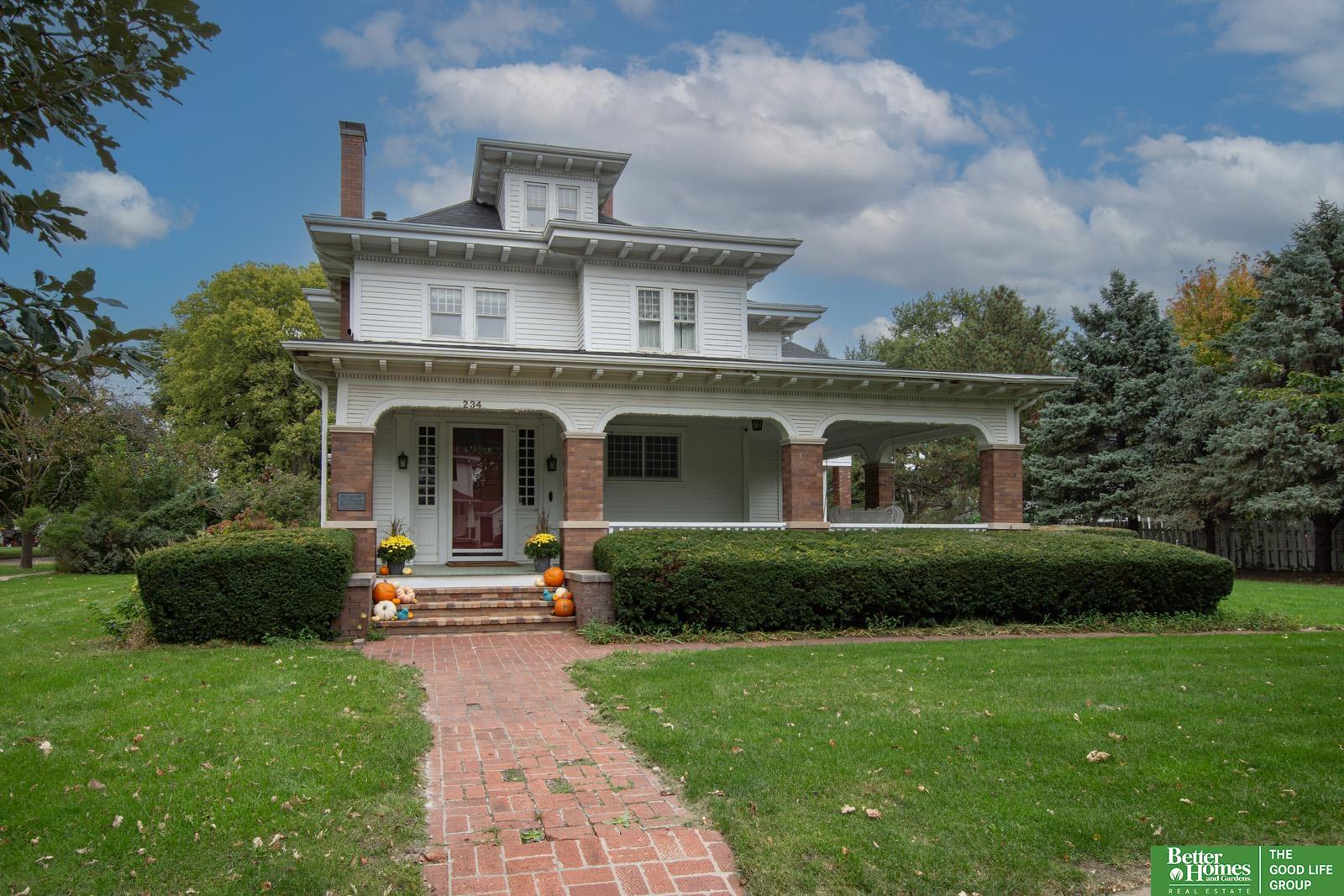 234 W 10th Street