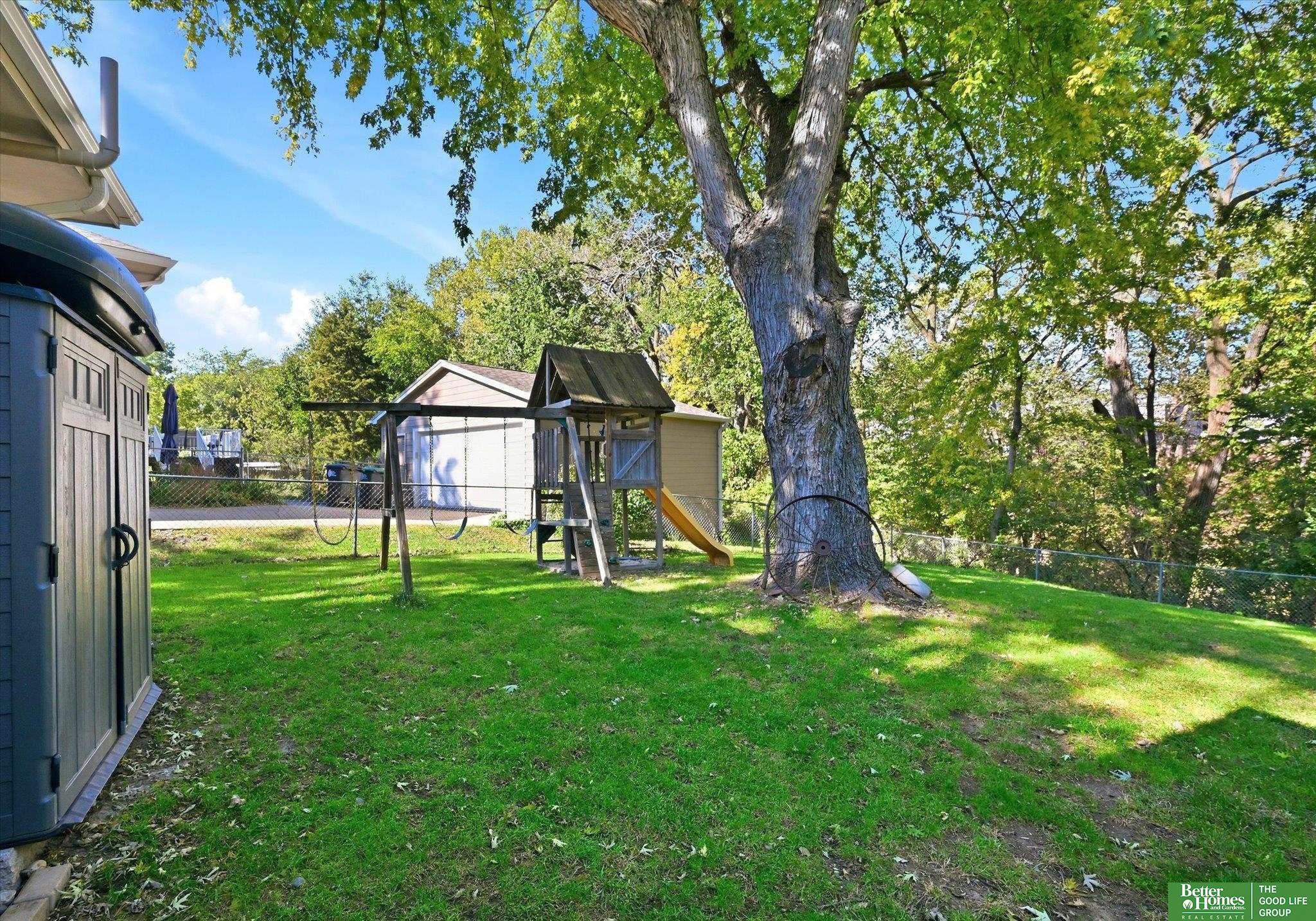 9016 Lakeview Drive