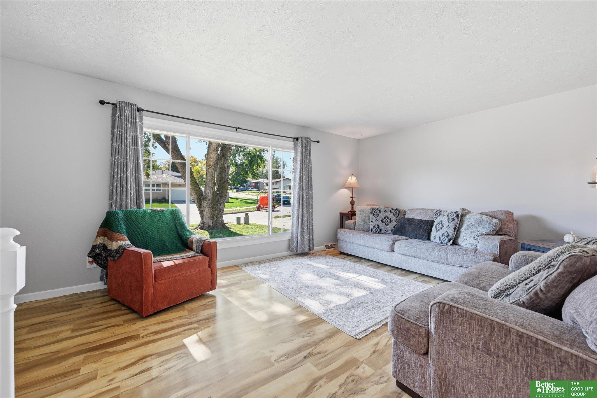 9016 Lakeview Drive