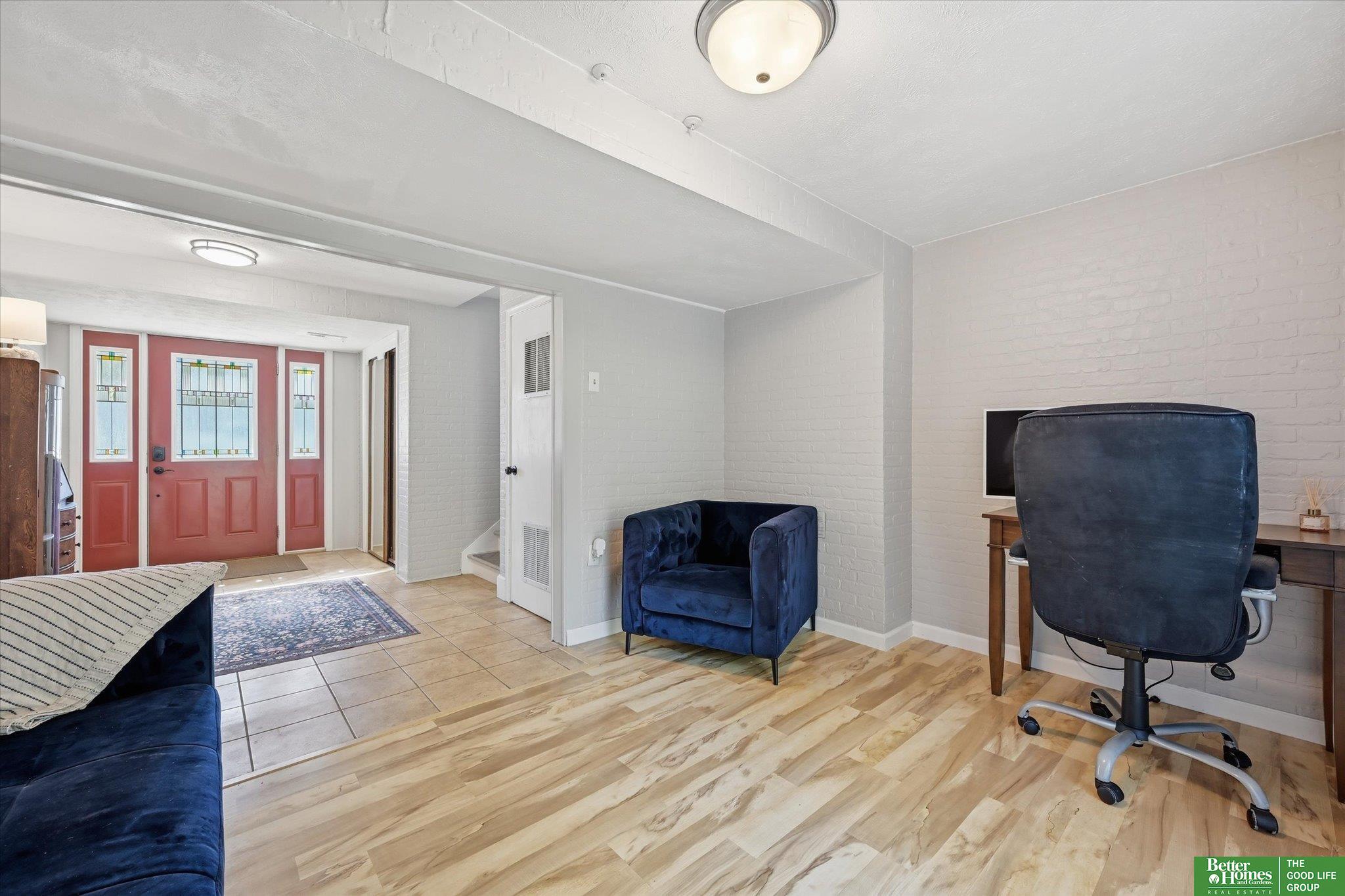 9016 Lakeview Drive