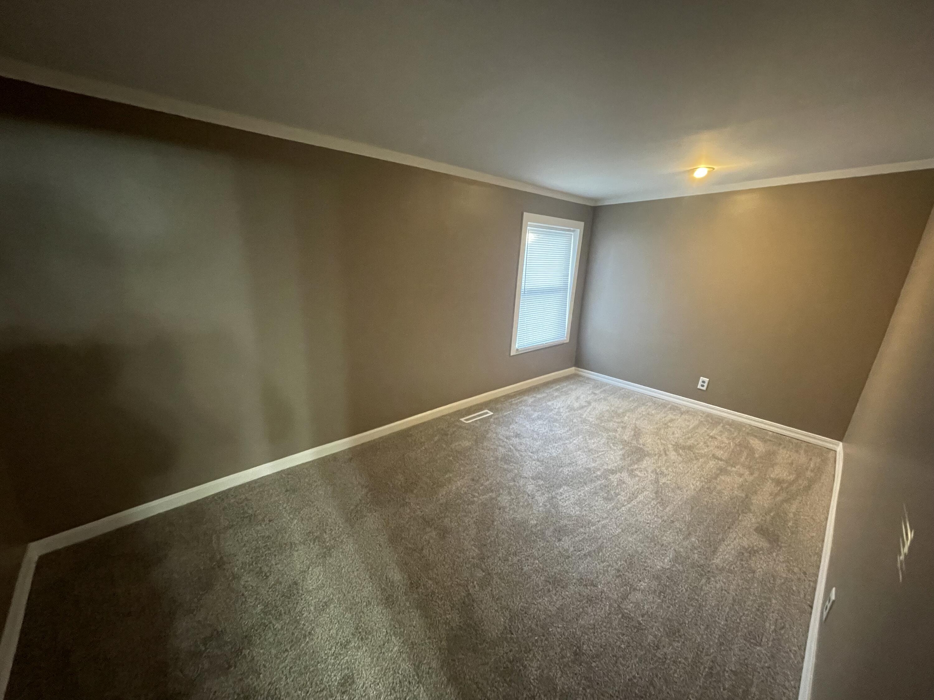 735 W WASHINGTON Avenue