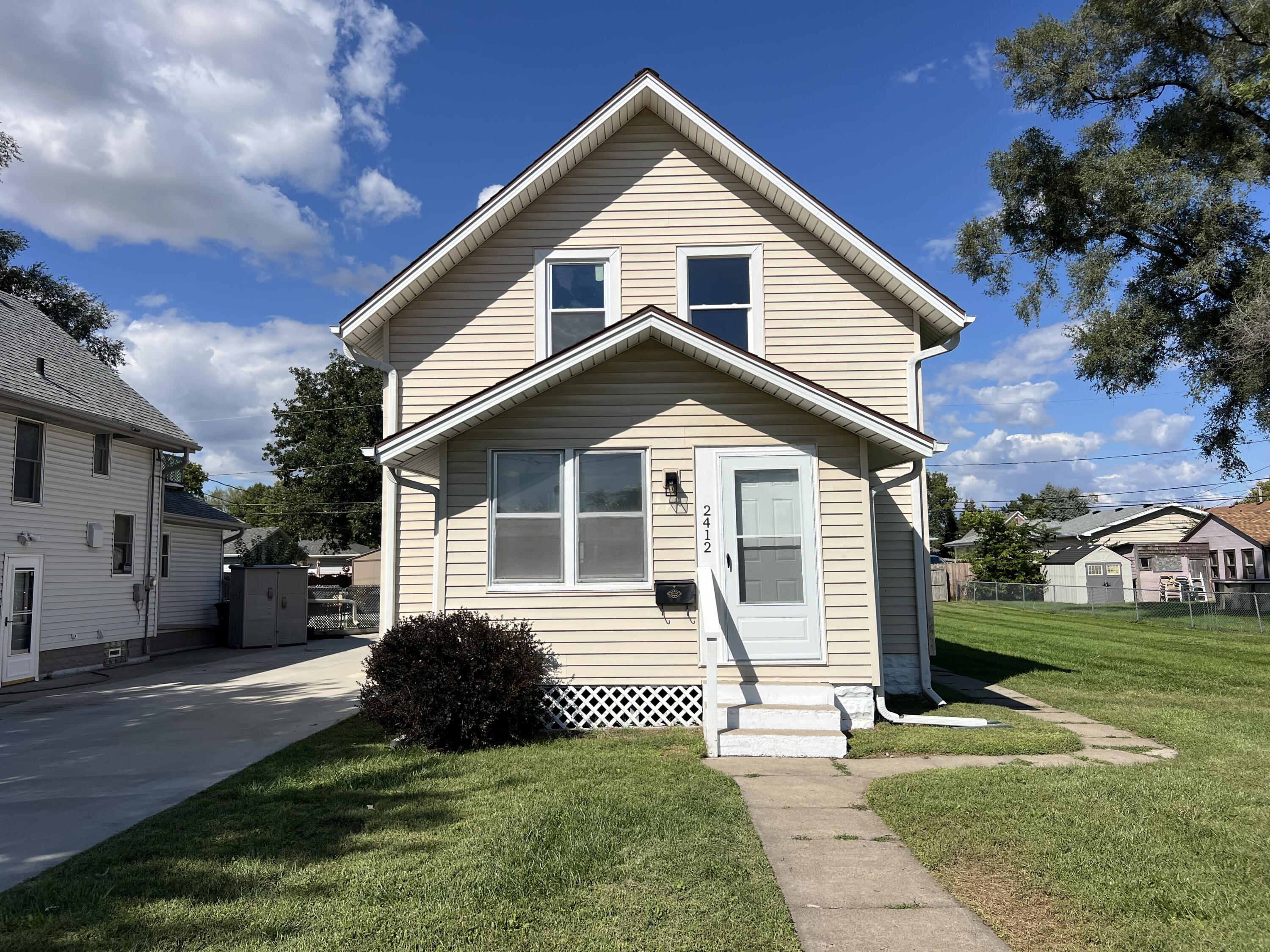2412 AVE G