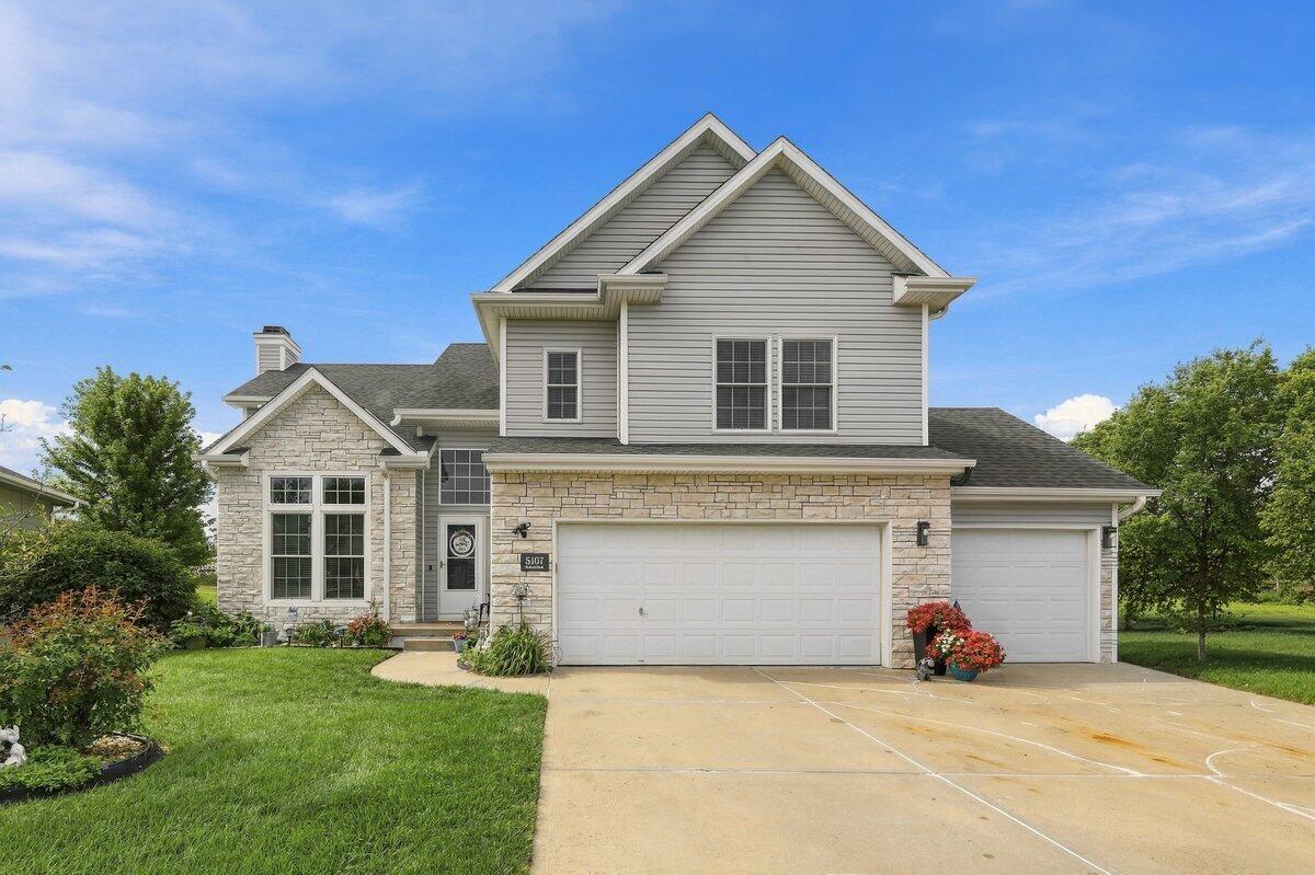 5107 BALLARD Circle
