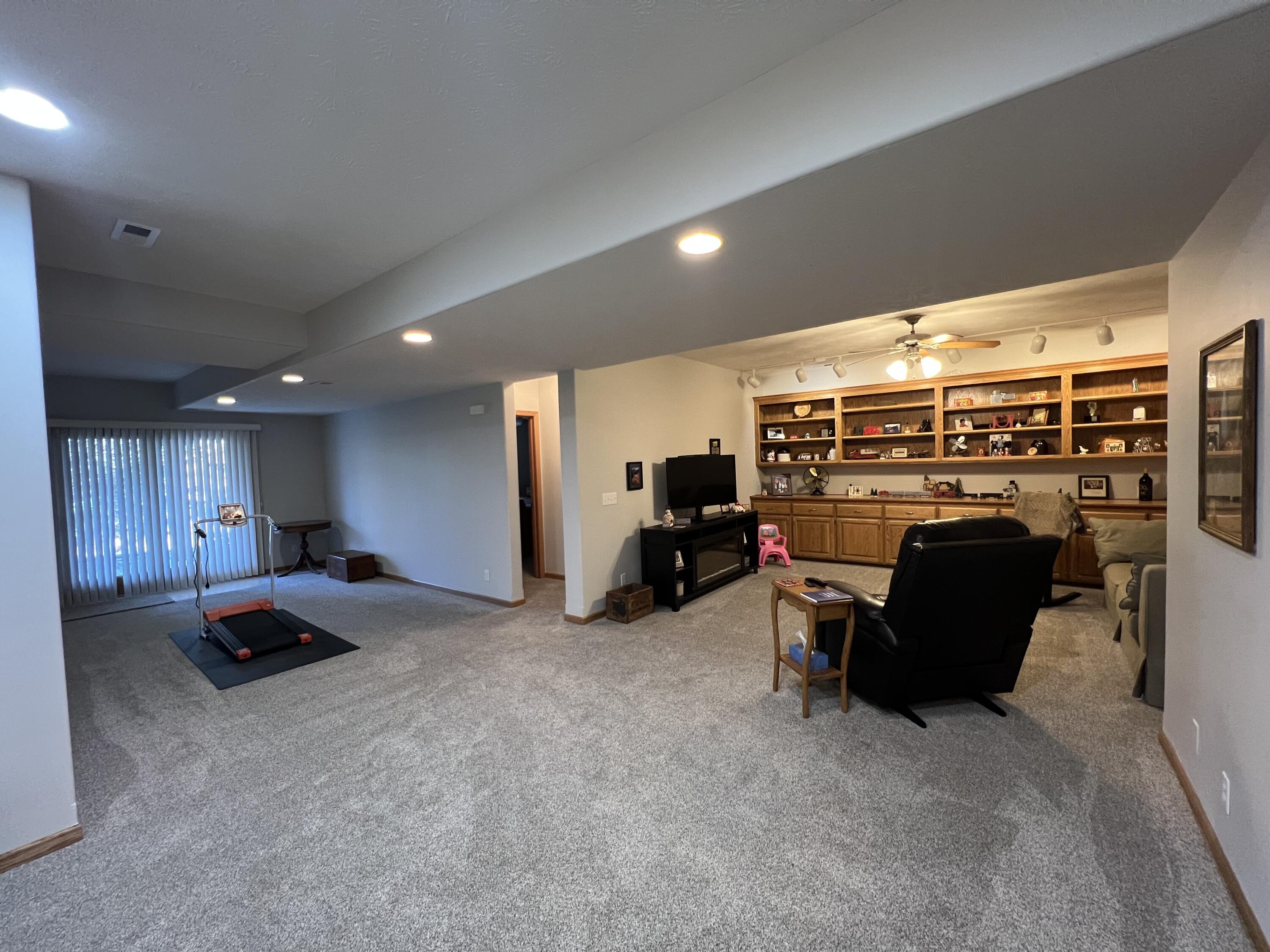 102 GREENVIEW Circle