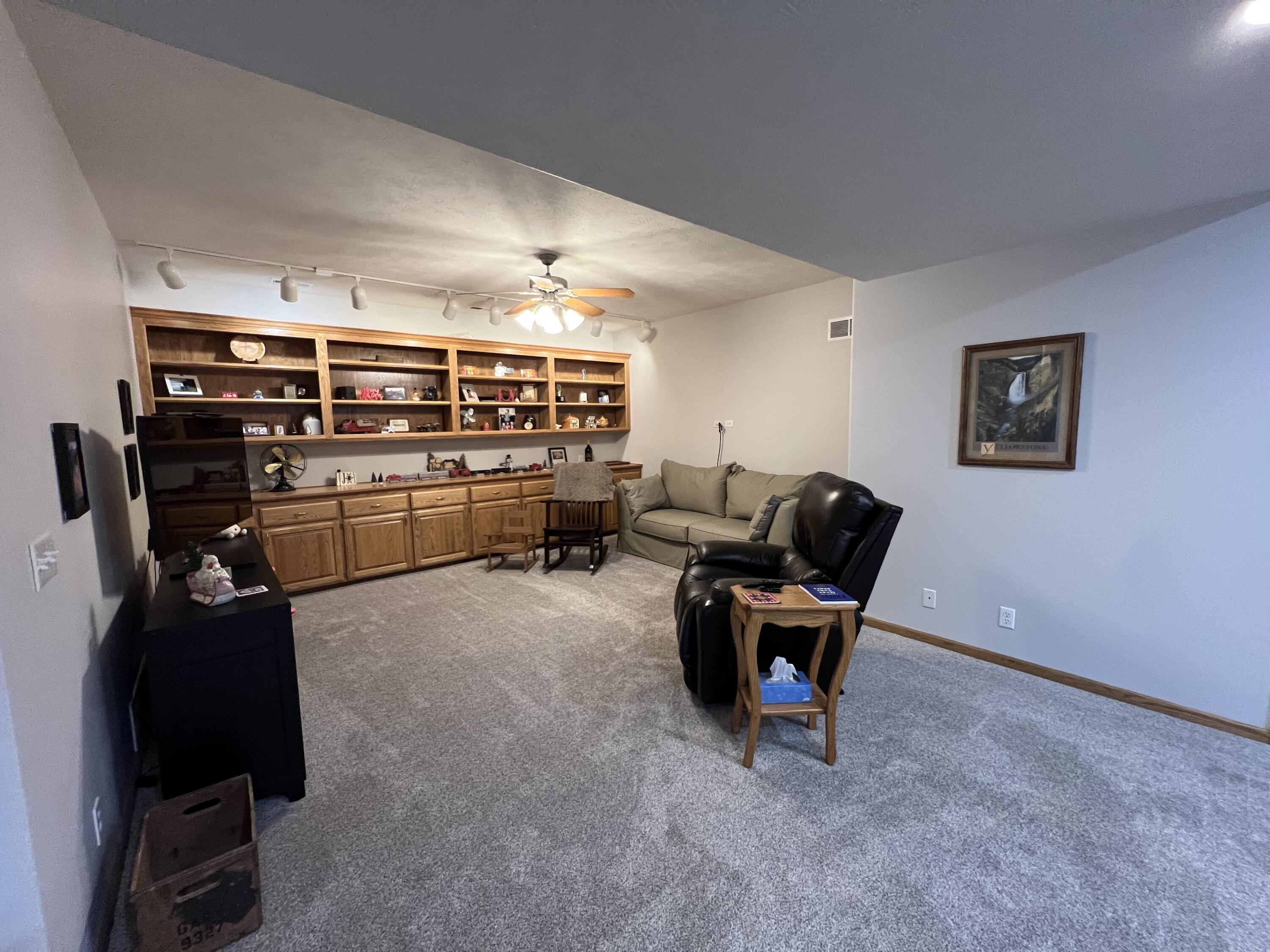 102 GREENVIEW Circle