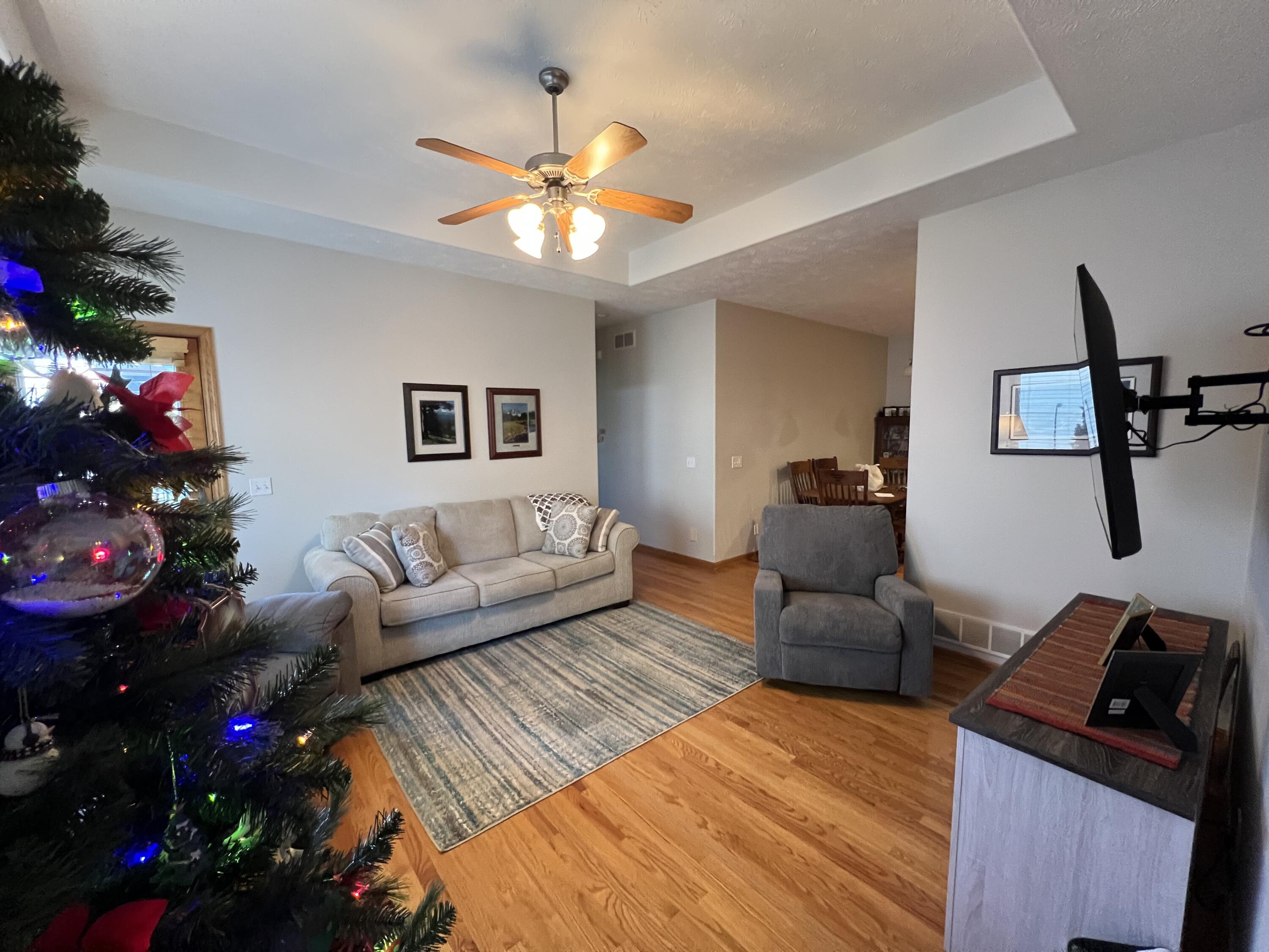 102 GREENVIEW Circle