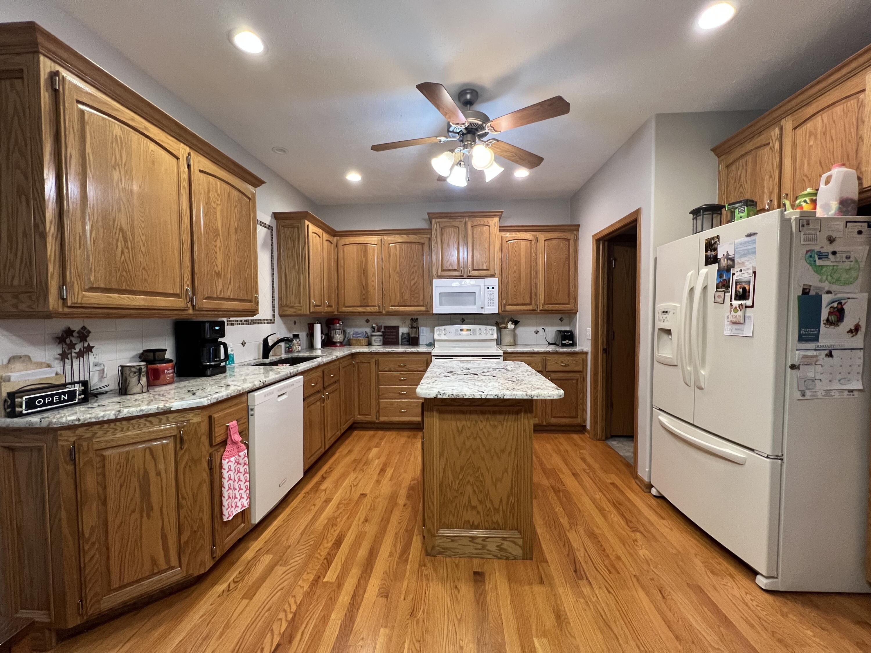102 GREENVIEW Circle