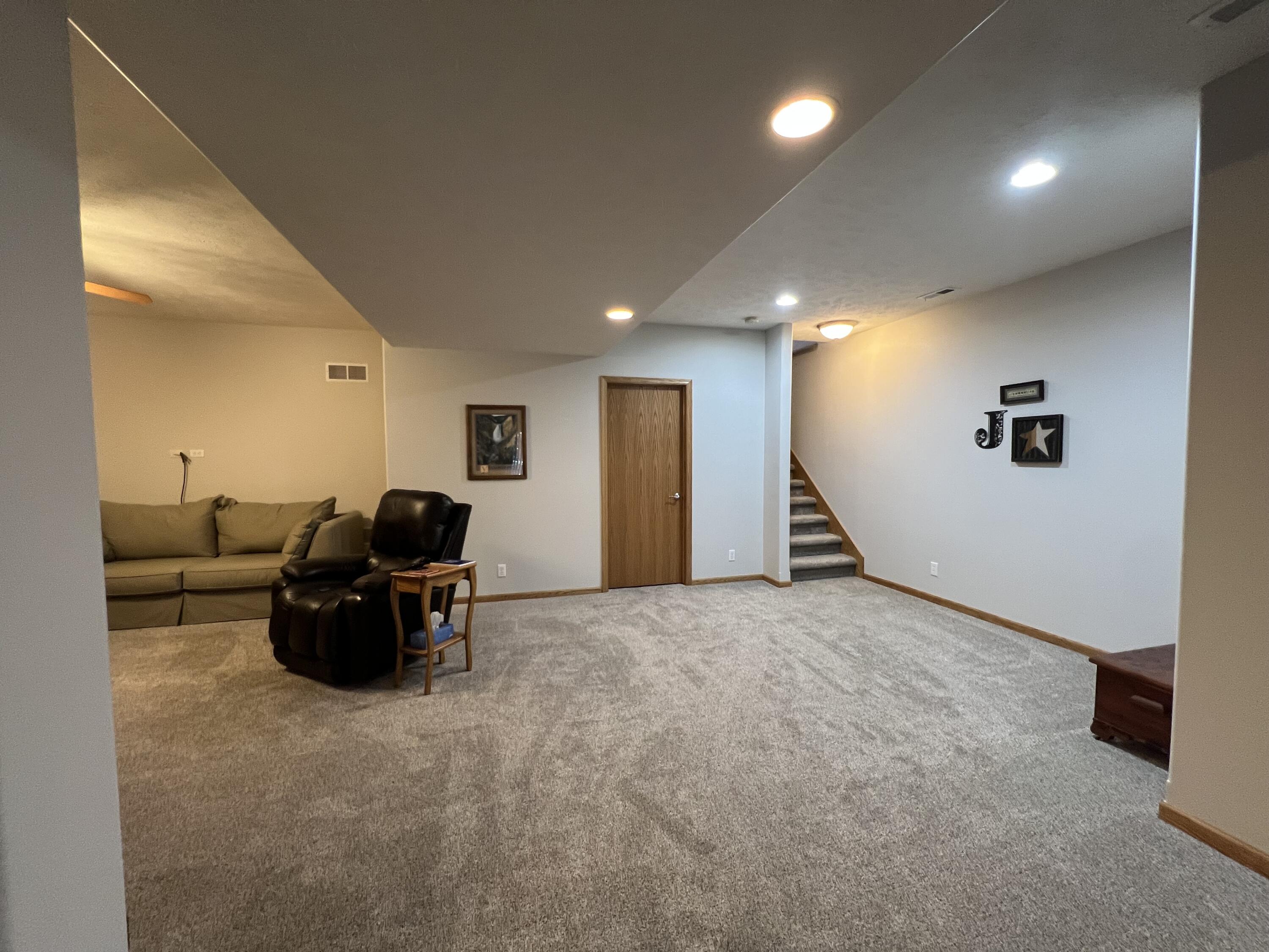 102 GREENVIEW Circle