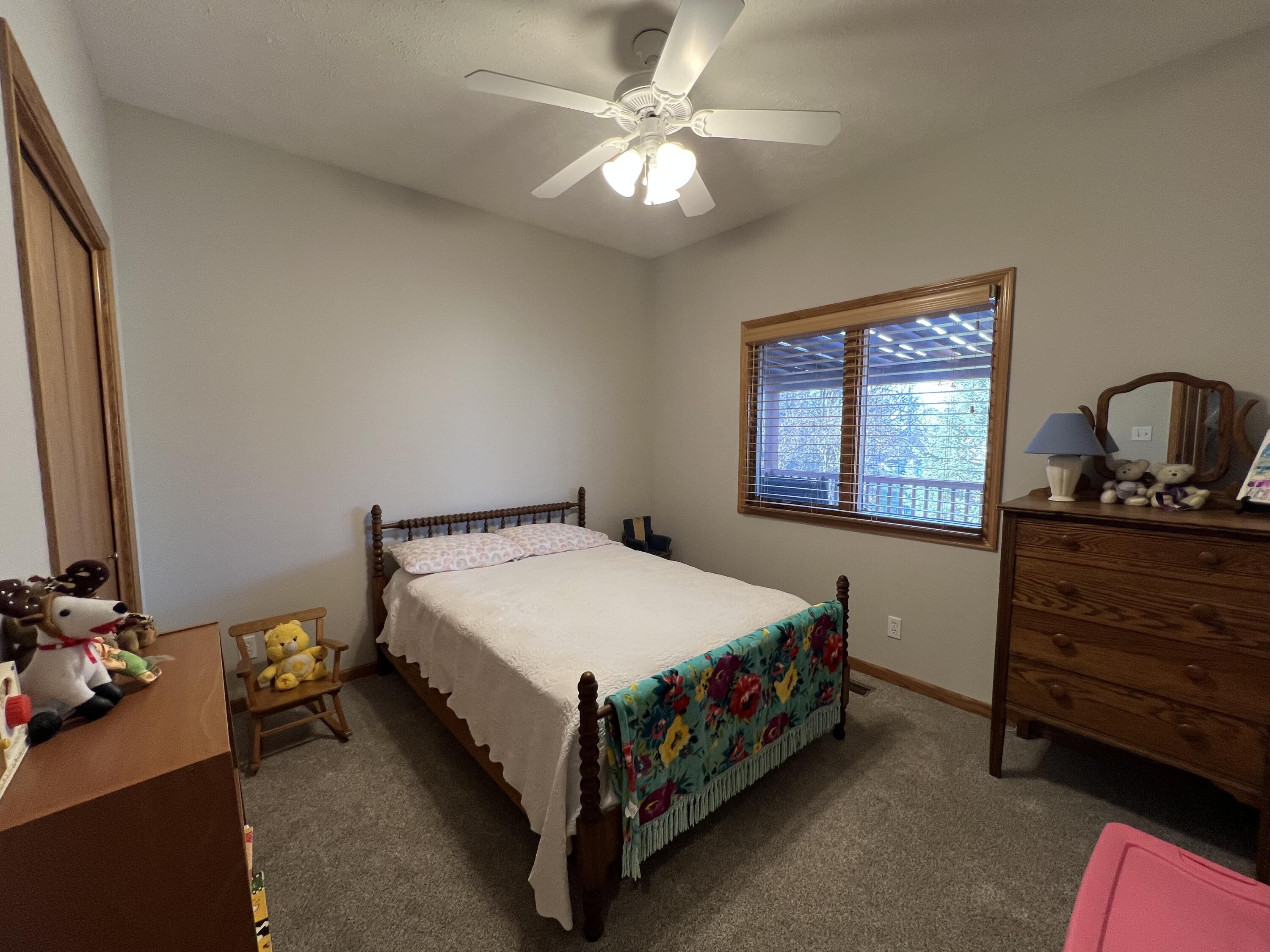 102 GREENVIEW Circle