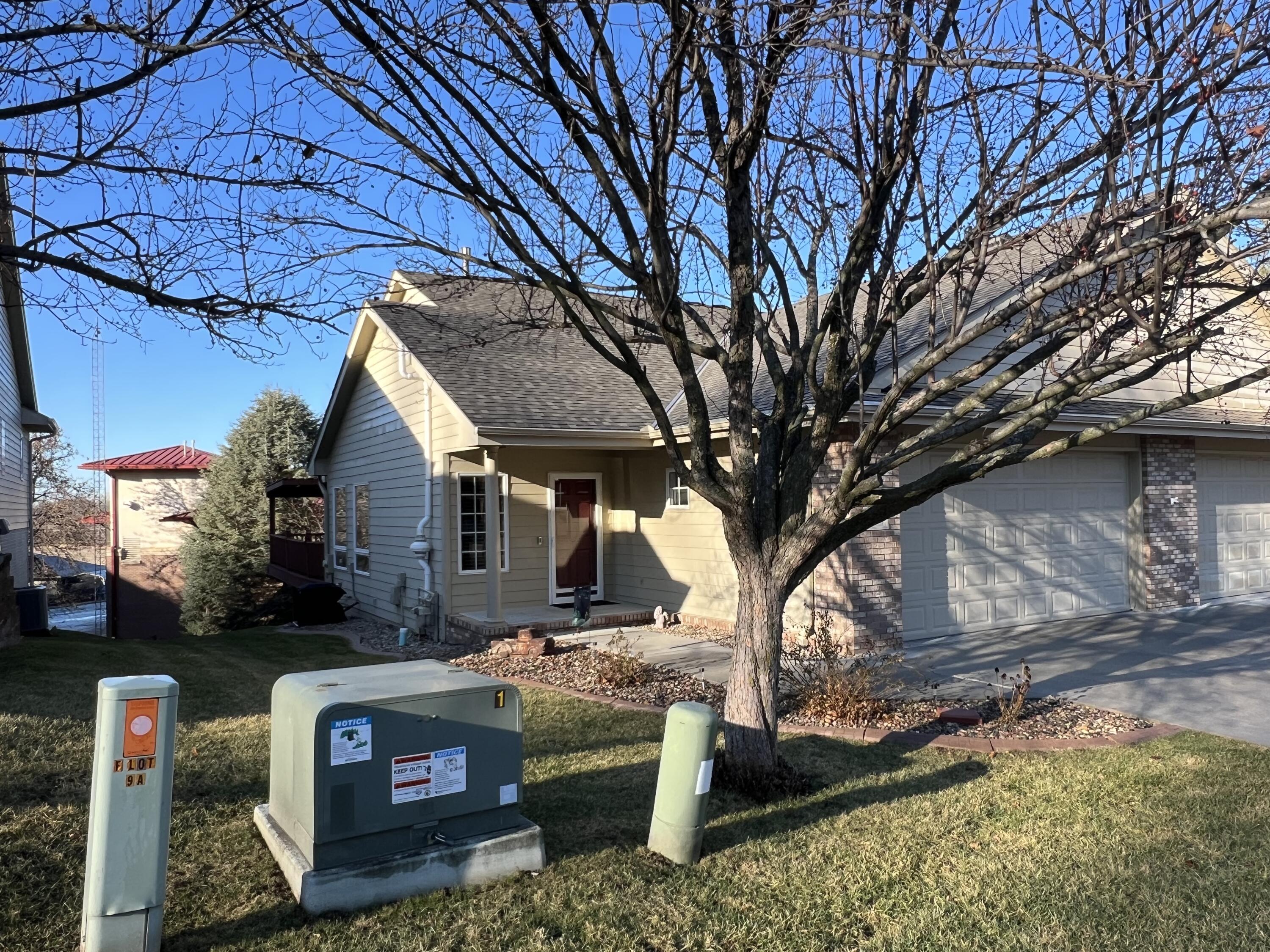 102 GREENVIEW Circle