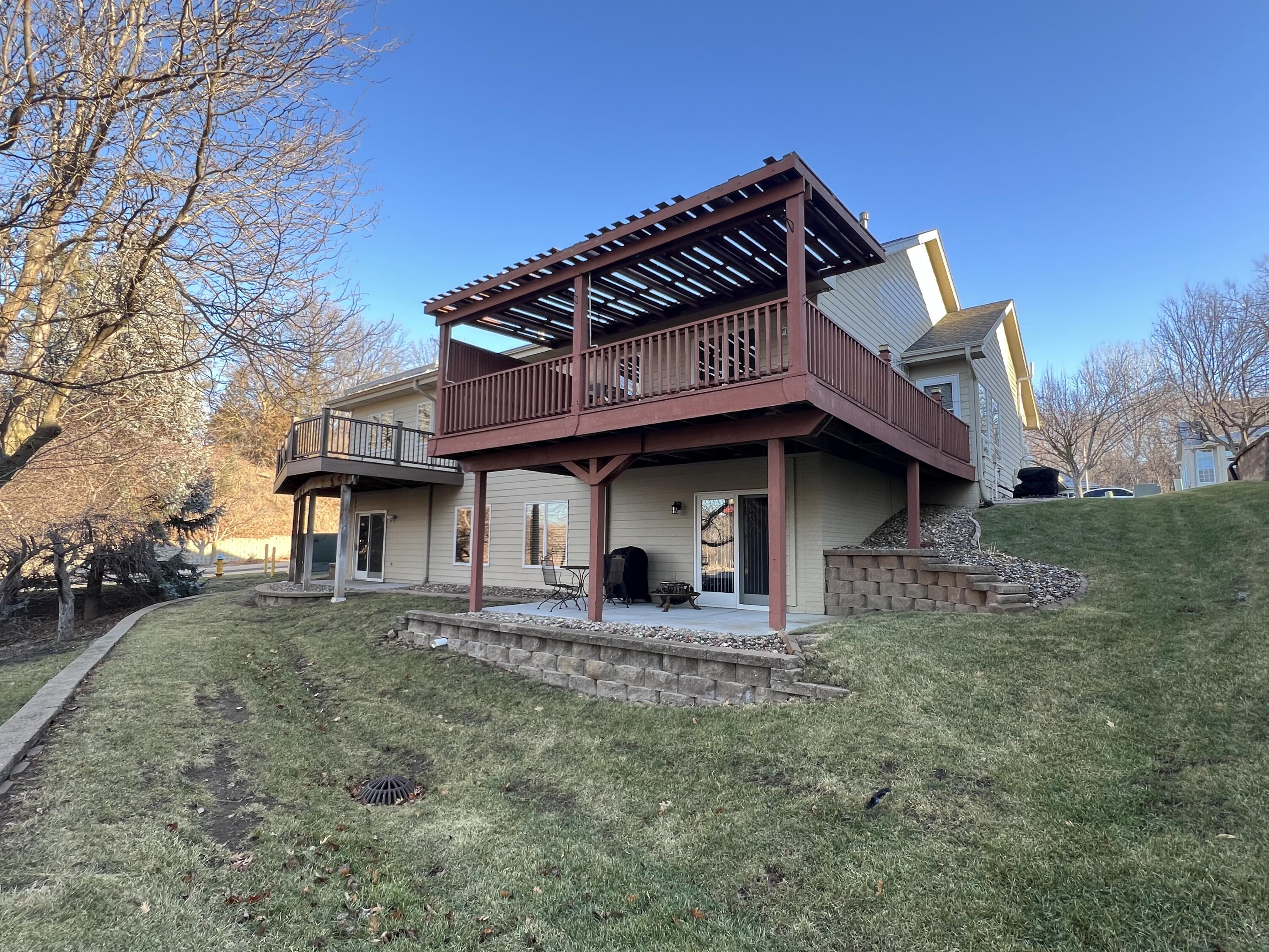102 GREENVIEW Circle