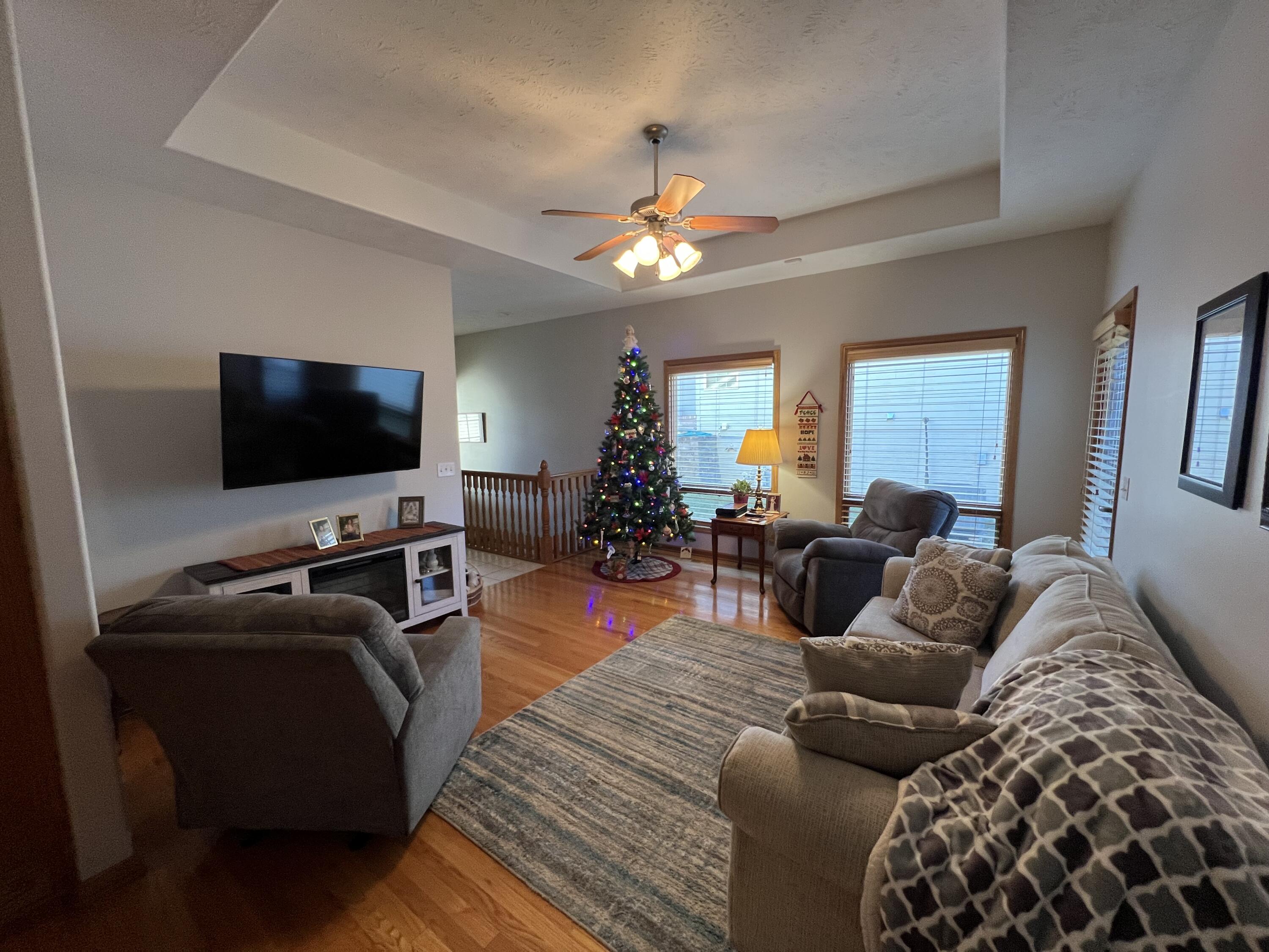 102 GREENVIEW Circle