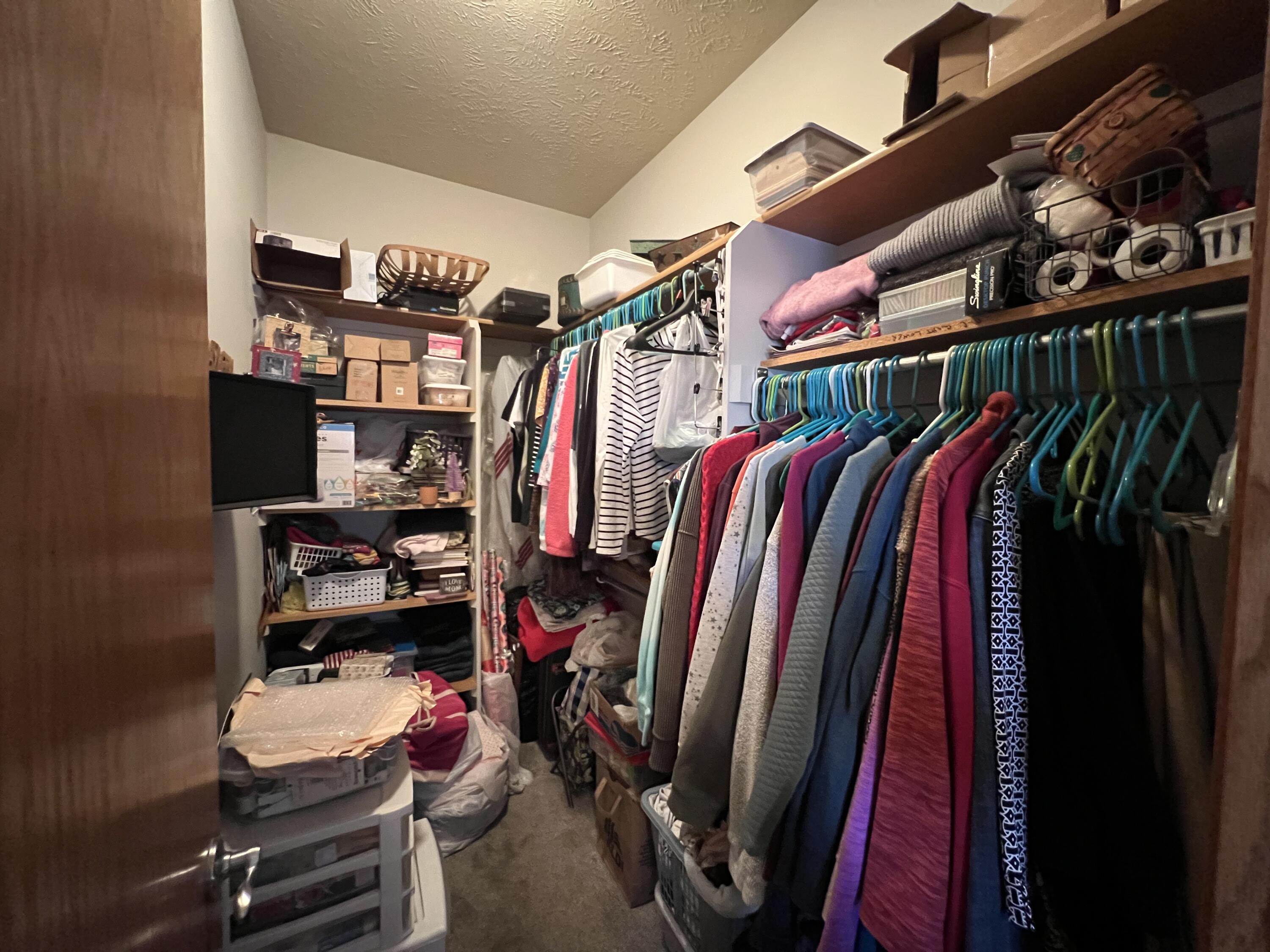 102 GREENVIEW Circle
