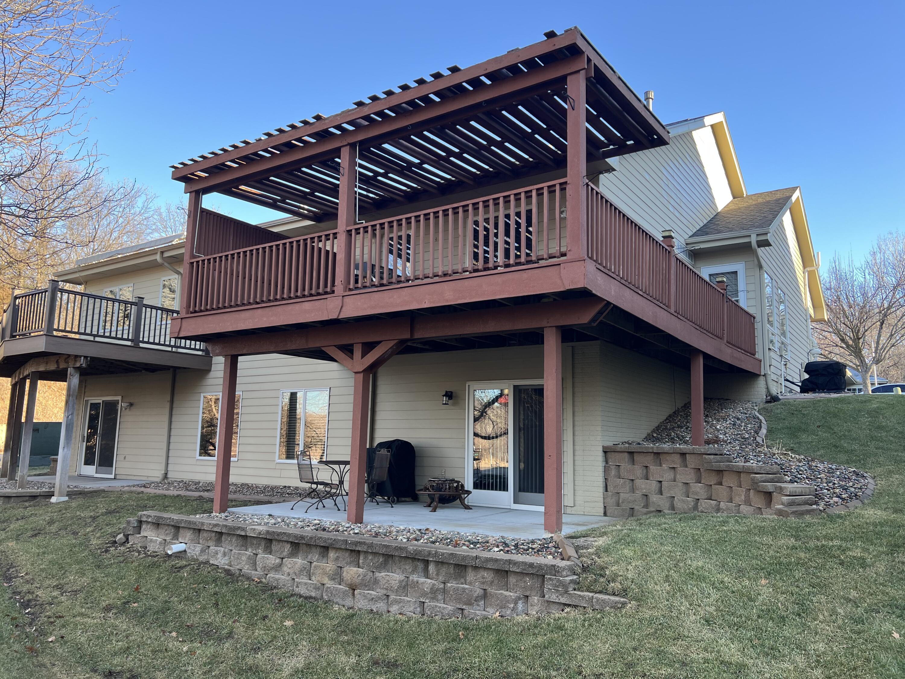 102 GREENVIEW Circle