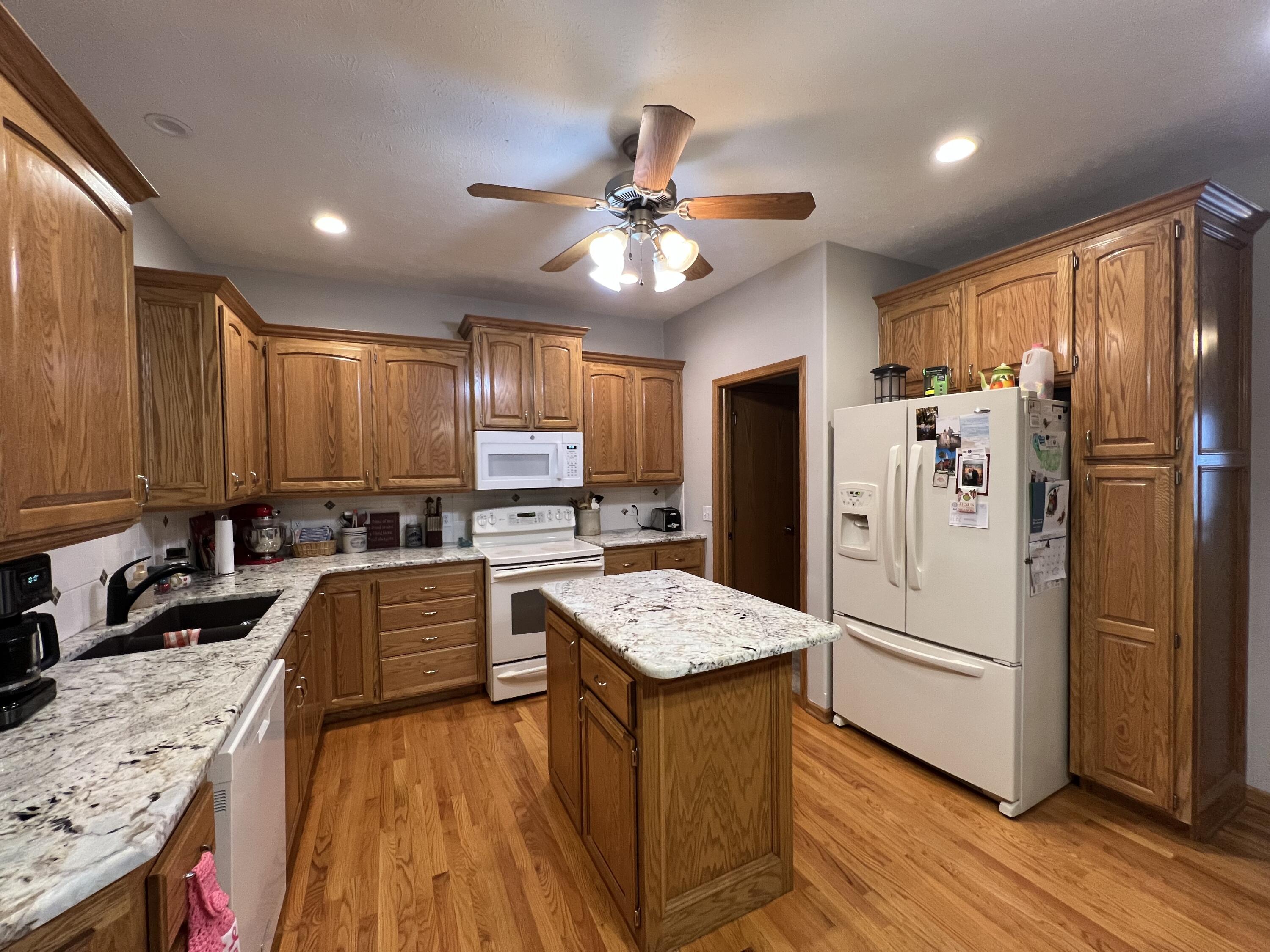 102 GREENVIEW Circle