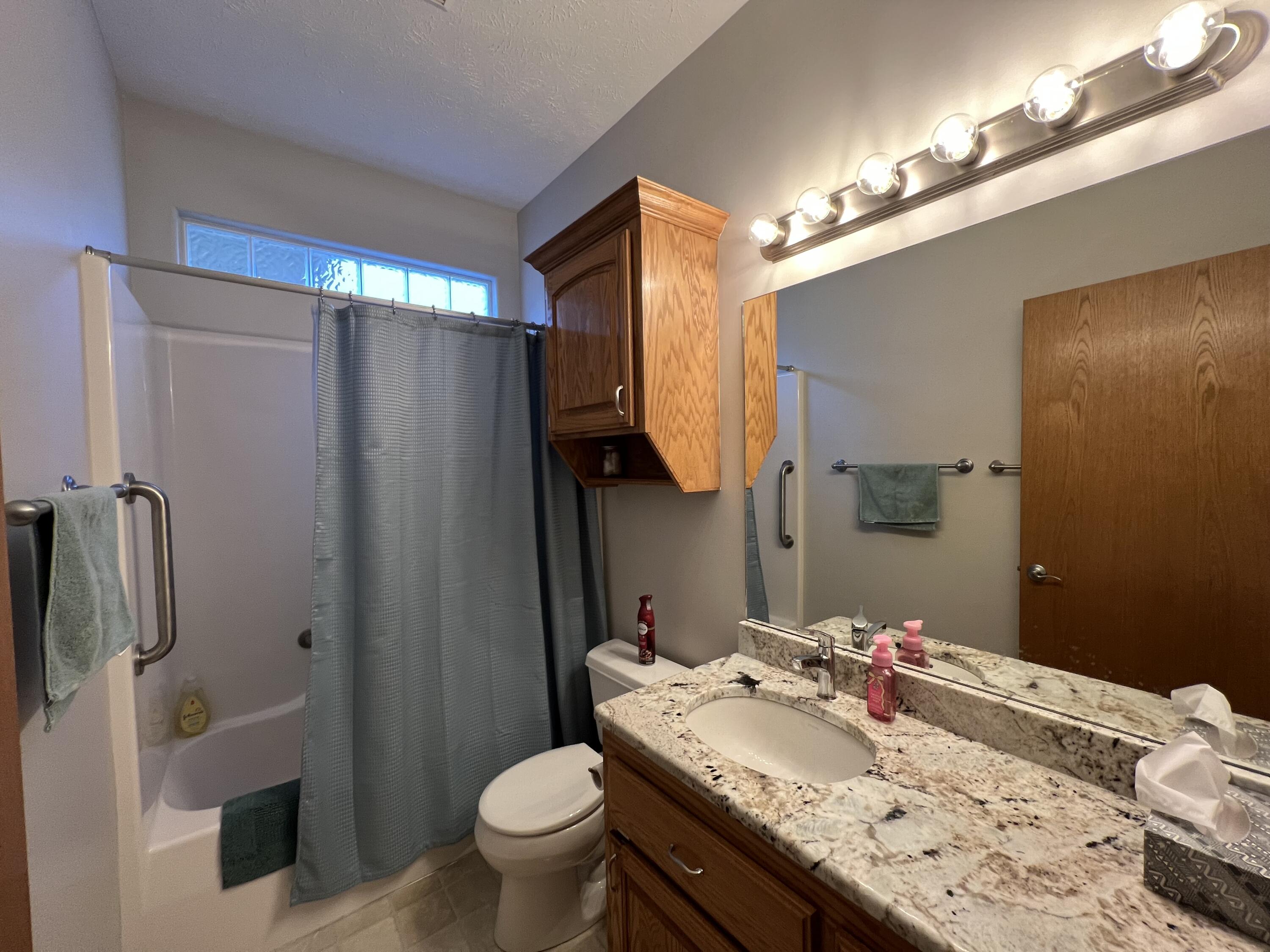 102 GREENVIEW Circle